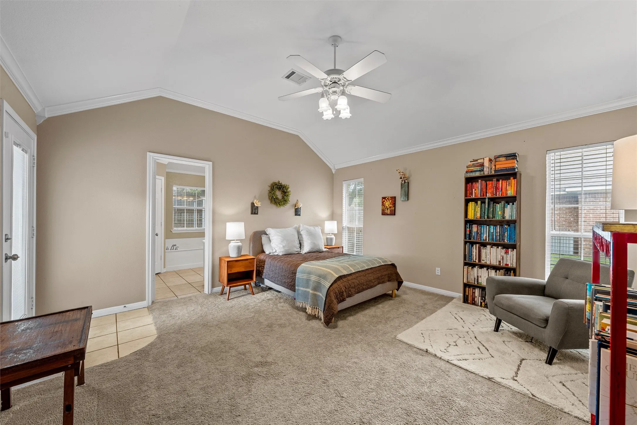 Single Family Residence For Sale in Mc Lennan County , 1112 Regina Drive, Hewitt, Texas 76643, 4 Bedroom, 3 Bathroom, 2 Garage spaces, 2,042 Sqft, built in 2001, mls#21335710, Real Estate Agent in Hewitt, Homes For Sale in Mc Lennan county, Homes For Sale in Hewitt, Realtor in Hewitt Texas, Real Estate Brokerage Independent Realty Texas, Luminita Cordes Realtor