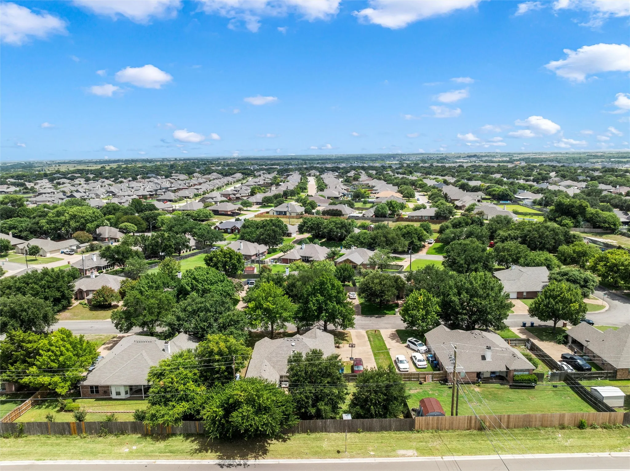 Single Family Residence For Sale in Mc Lennan County , 1112 Regina Drive, Hewitt, Texas 76643, 4 Bedroom, 3 Bathroom, 2 Garage spaces, 2,042 Sqft, built in 2001, mls#21335710, Real Estate Agent in Hewitt, Homes For Sale in Mc Lennan county, Homes For Sale in Hewitt, Realtor in Hewitt Texas, Real Estate Brokerage Independent Realty Texas, Luminita Cordes Realtor