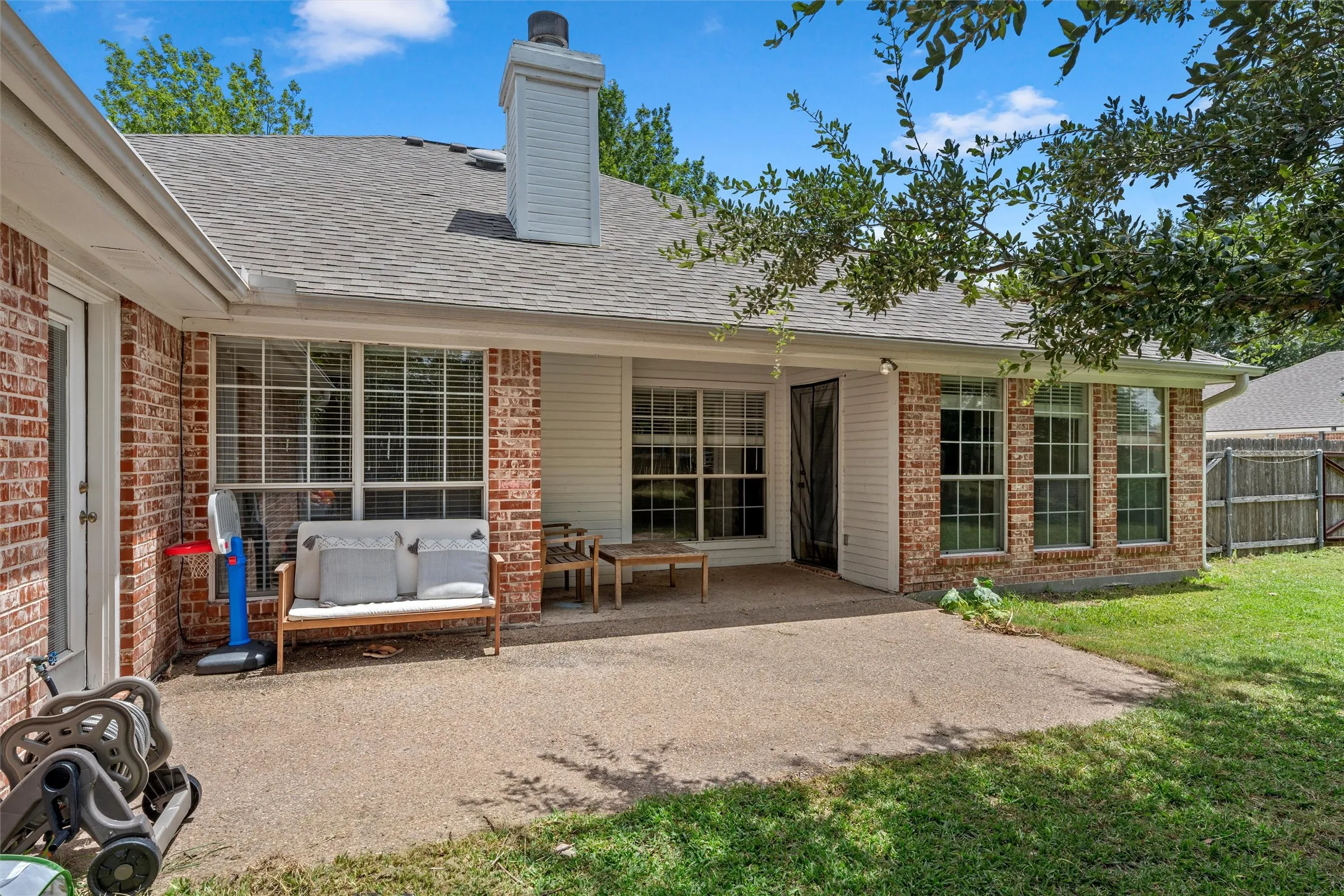 Single Family Residence For Sale in Mc Lennan County , 1112 Regina Drive, Hewitt, Texas 76643, 4 Bedroom, 3 Bathroom, 2 Garage spaces, 2,042 Sqft, built in 2001, mls#21335710, Real Estate Agent in Hewitt, Homes For Sale in Mc Lennan county, Homes For Sale in Hewitt, Realtor in Hewitt Texas, Real Estate Brokerage Independent Realty Texas, Luminita Cordes Realtor