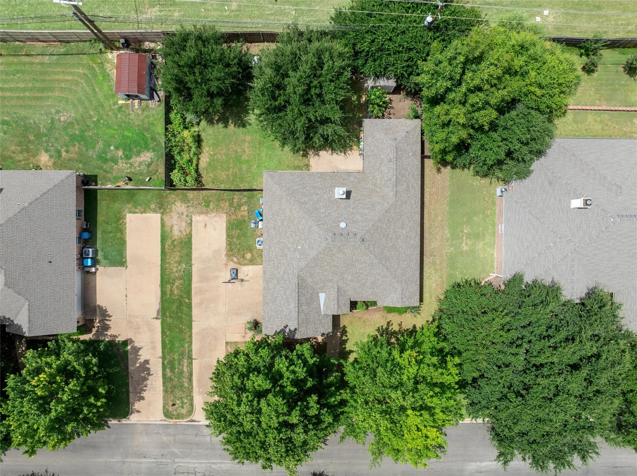 Single Family Residence For Sale in Mc Lennan County , 1112 Regina Drive, Hewitt, Texas 76643, 4 Bedroom, 3 Bathroom, 2 Garage spaces, 2,042 Sqft, built in 2001, mls#21335710, Real Estate Agent in Hewitt, Homes For Sale in Mc Lennan county, Homes For Sale in Hewitt, Realtor in Hewitt Texas, Real Estate Brokerage Independent Realty Texas, Luminita Cordes Realtor