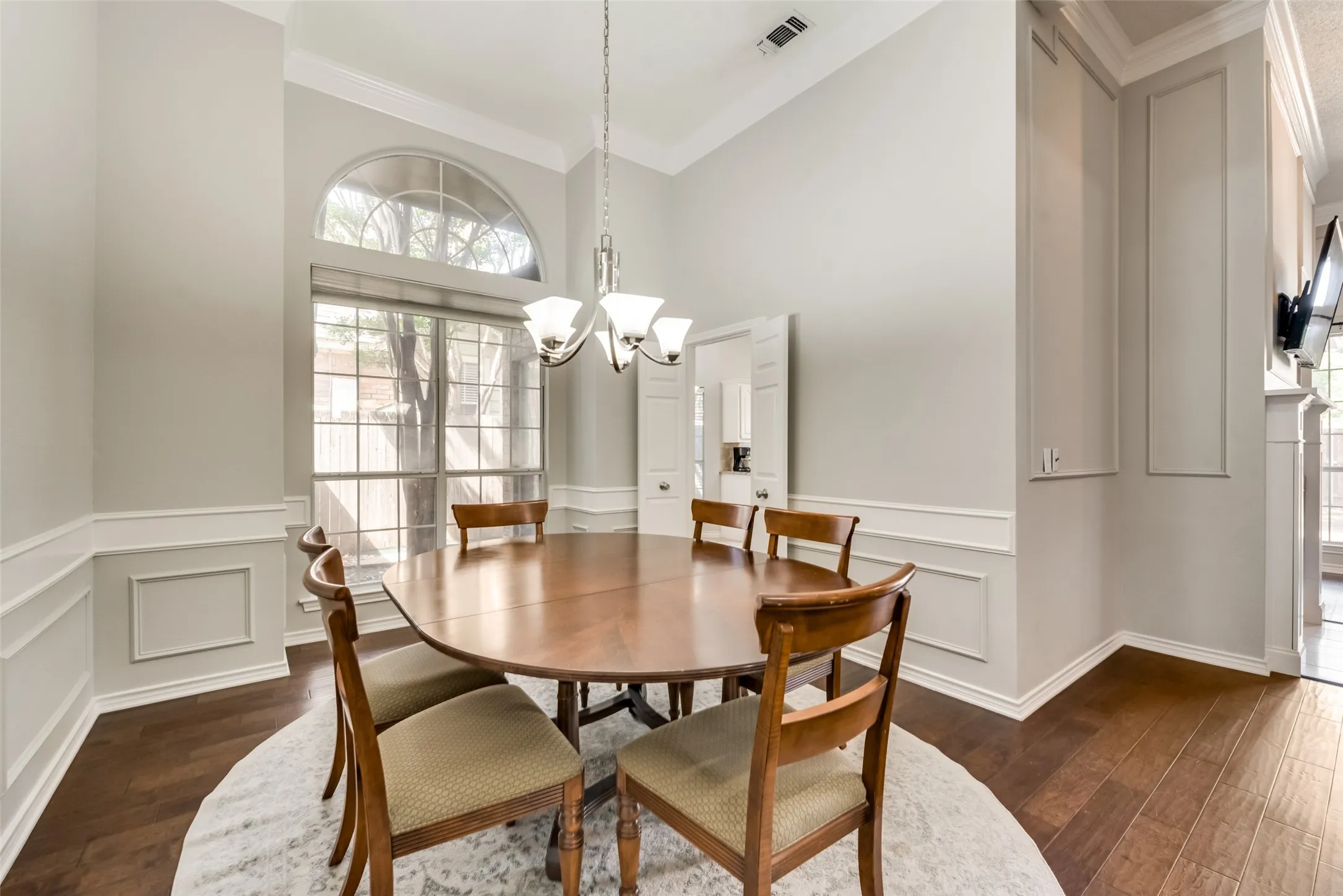 Single Family Residence For Sale in Collin County , 2124 Green Hill Drive, Mc Kinney, Texas 75072, 4 Bedroom, 2 Bathroom, 2 Garage spaces, 2,512 Sqft, built in 1991, mls#21334866, Real Estate Agent in Mc Kinney, Homes For Sale in Collin county, Homes For Sale in Mc Kinney, Realtor in Mc Kinney Texas, Real Estate Brokerage Independent Realty Texas, Luminita Cordes Realtor