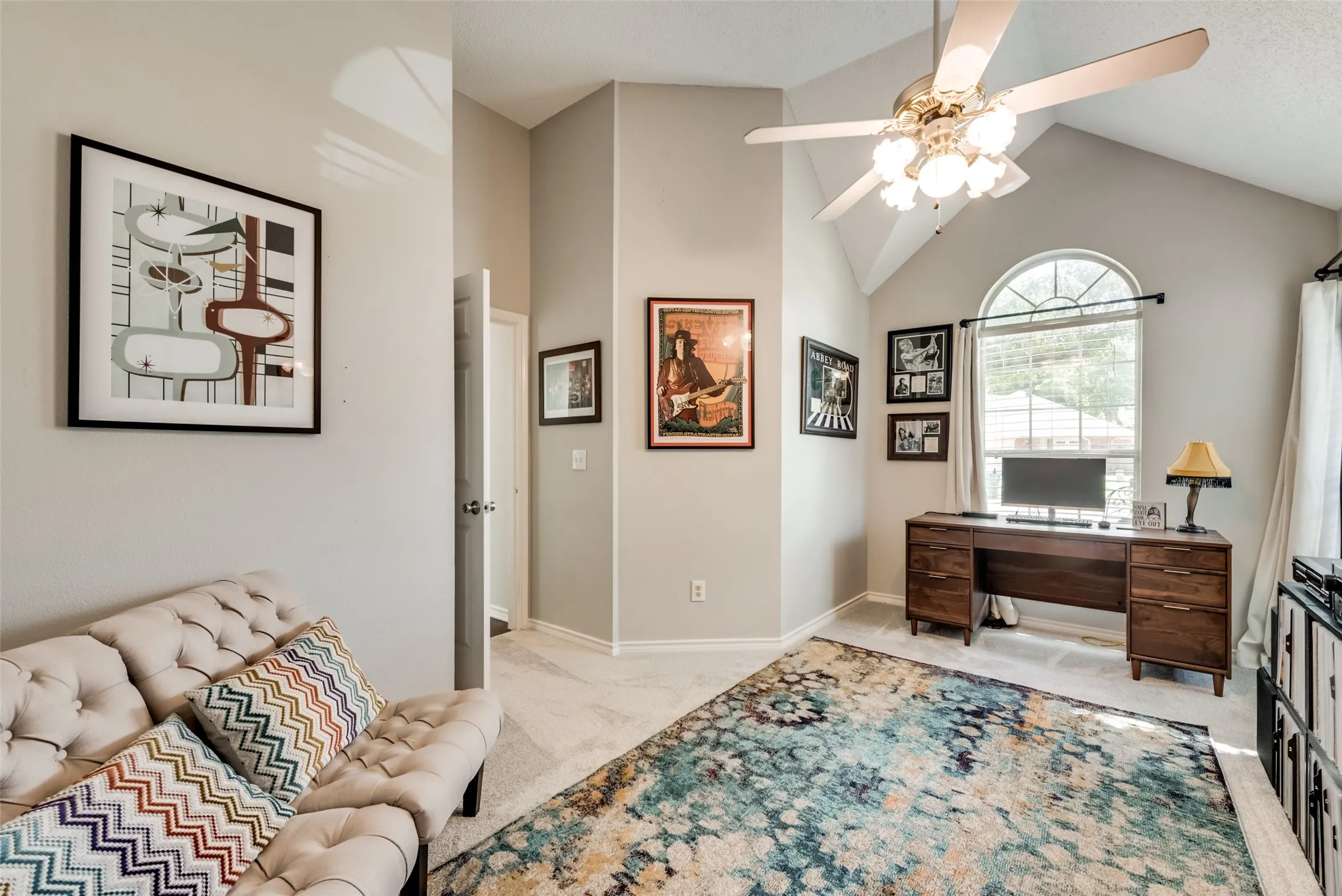 Single Family Residence For Sale in Collin County , 2124 Green Hill Drive, Mc Kinney, Texas 75072, 4 Bedroom, 2 Bathroom, 2 Garage spaces, 2,512 Sqft, built in 1991, mls#21334866, Real Estate Agent in Mc Kinney, Homes For Sale in Collin county, Homes For Sale in Mc Kinney, Realtor in Mc Kinney Texas, Real Estate Brokerage Independent Realty Texas, Luminita Cordes Realtor