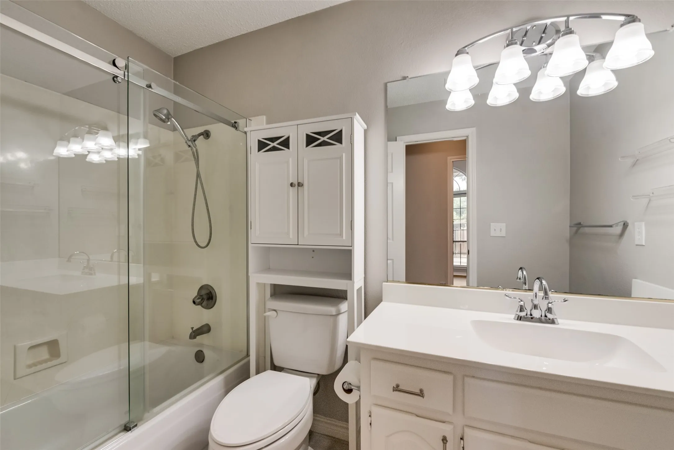 Single Family Residence For Sale in Collin County , 2124 Green Hill Drive, Mc Kinney, Texas 75072, 4 Bedroom, 2 Bathroom, 2 Garage spaces, 2,512 Sqft, built in 1991, mls#21334866, Real Estate Agent in Mc Kinney, Homes For Sale in Collin county, Homes For Sale in Mc Kinney, Realtor in Mc Kinney Texas, Real Estate Brokerage Independent Realty Texas, Luminita Cordes Realtor