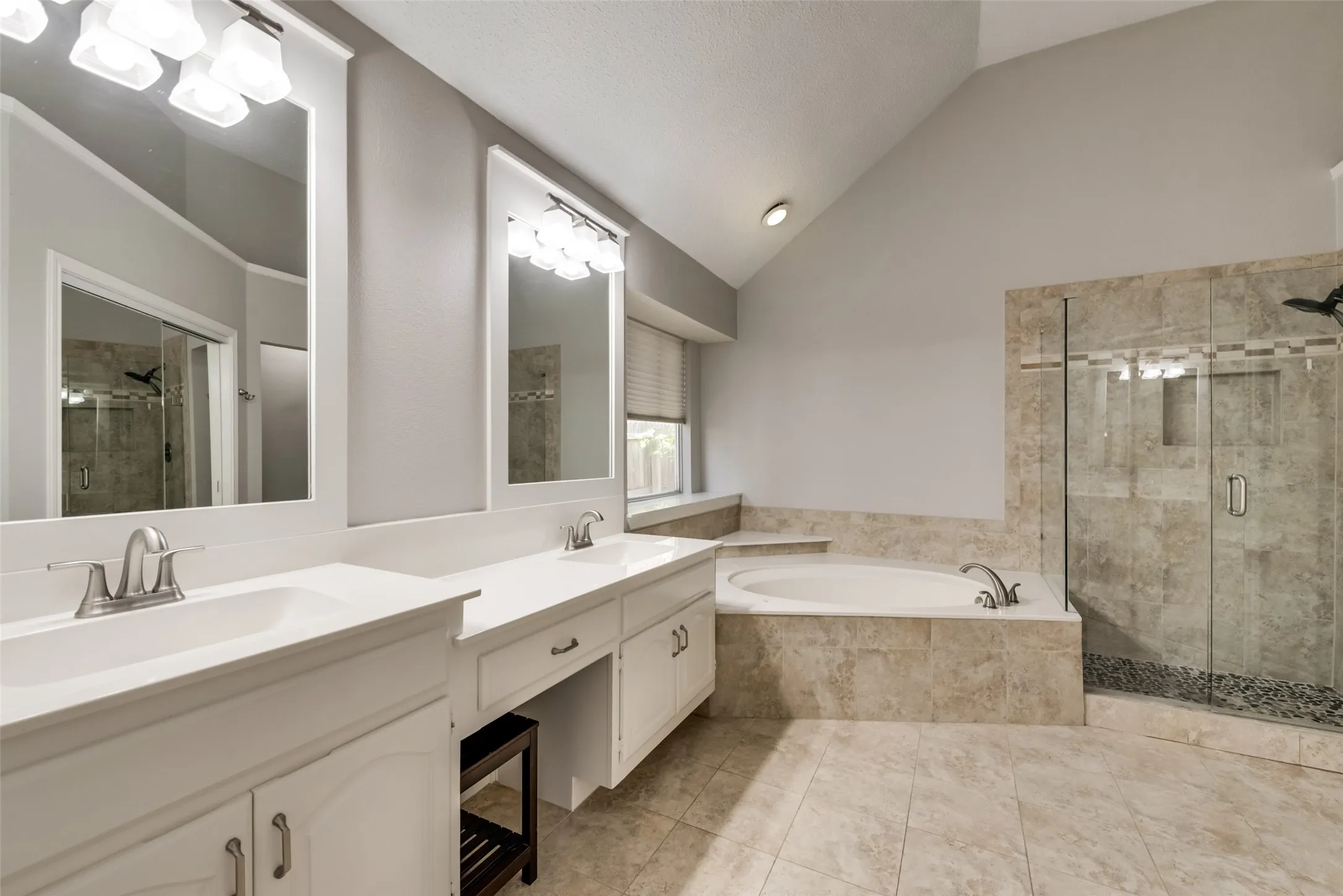 Single Family Residence For Sale in Collin County , 2124 Green Hill Drive, Mc Kinney, Texas 75072, 4 Bedroom, 2 Bathroom, 2 Garage spaces, 2,512 Sqft, built in 1991, mls#21334866, Real Estate Agent in Mc Kinney, Homes For Sale in Collin county, Homes For Sale in Mc Kinney, Realtor in Mc Kinney Texas, Real Estate Brokerage Independent Realty Texas, Luminita Cordes Realtor