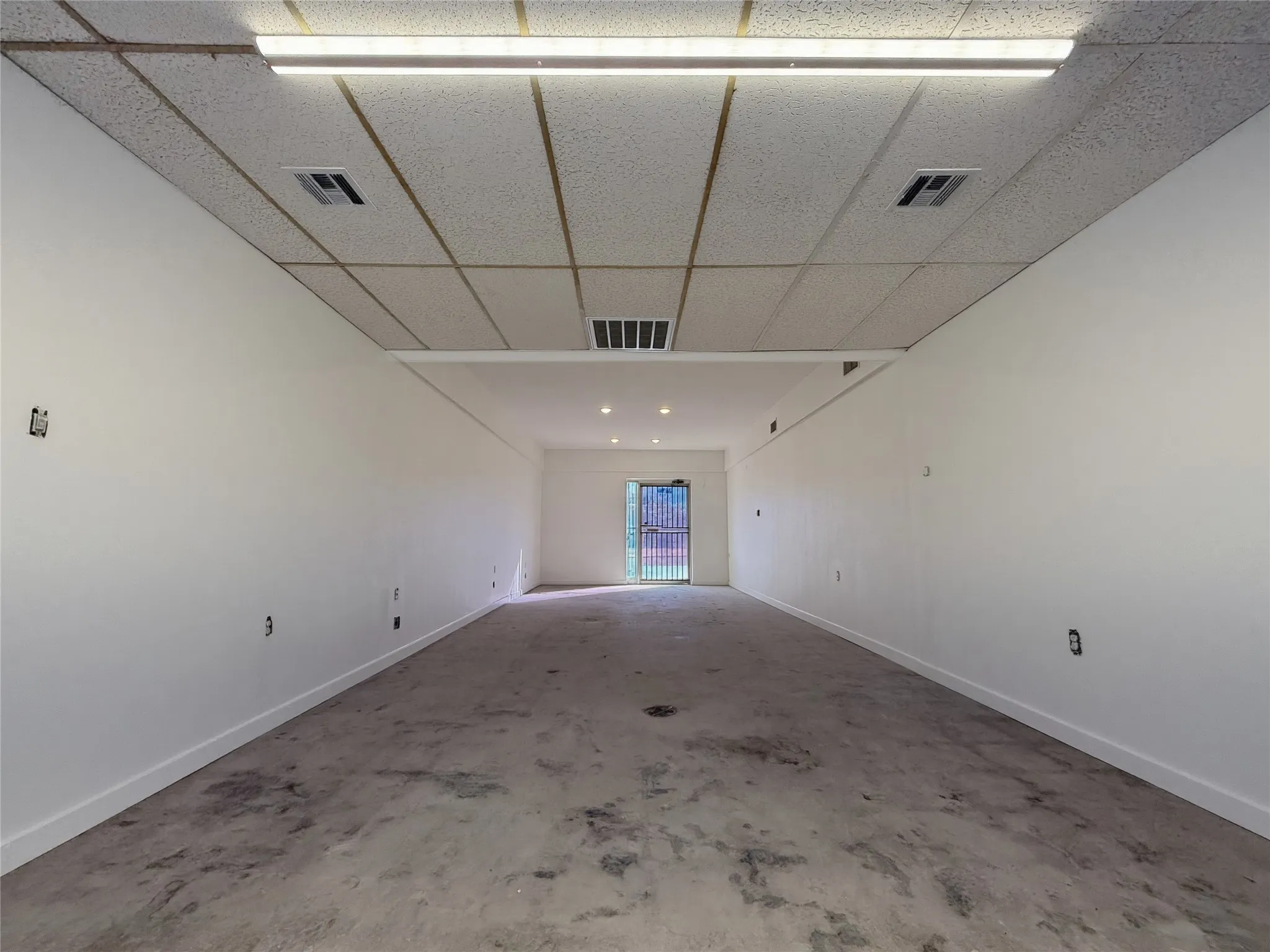 Warehouse For Rent in Grayson County , 2531 W Morton Street, Denison, Texas 75021, 0, 0, Garage spaces, 0 Sqft, built in 1962, Price $2,500, mls#21297000, Real Estate Agent in Denison, Homes For Rent in Grayson county, Homes For Rent in Denison, Realtor in Denison Texas, Real Estate Brokerage Independent Realty Texas, Luminita Cordes Realtor