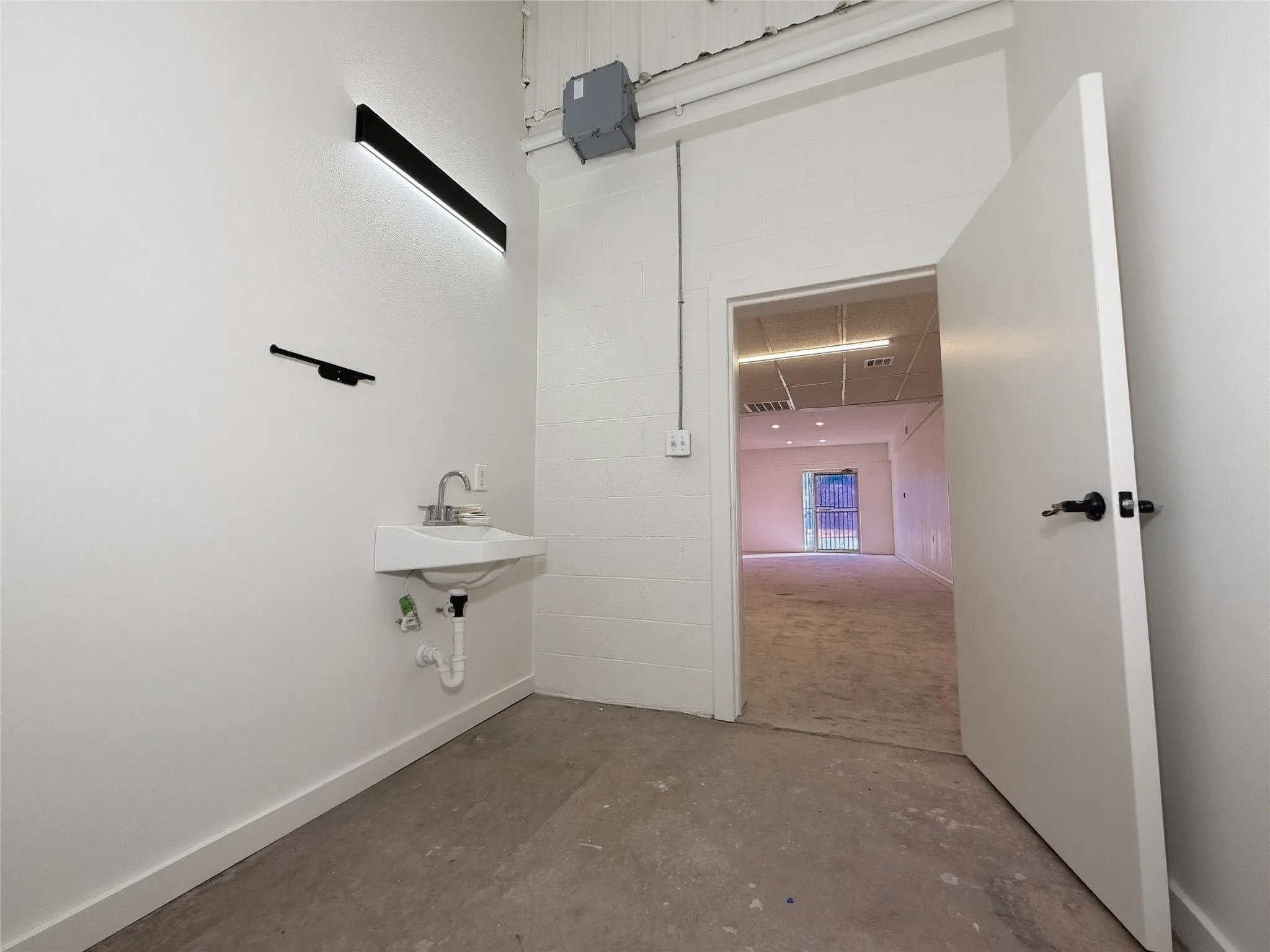Warehouse For Rent in Grayson County , 2531 W Morton Street, Denison, Texas 75021, 0, 0, Garage spaces, 0 Sqft, built in 1962, Price $2,500, mls#21297000, Real Estate Agent in Denison, Homes For Rent in Grayson county, Homes For Rent in Denison, Realtor in Denison Texas, Real Estate Brokerage Independent Realty Texas, Luminita Cordes Realtor
