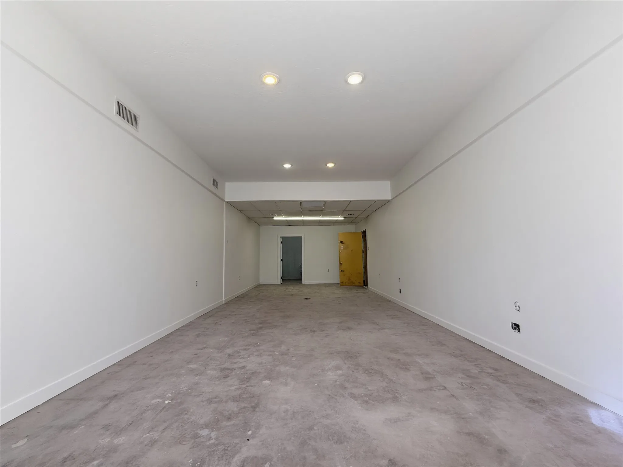 Warehouse For Rent in Grayson County , 2531 W Morton Street, Denison, Texas 75021, 0, 0, Garage spaces, 0 Sqft, built in 1962, Price $2,500, mls#21297000, Real Estate Agent in Denison, Homes For Rent in Grayson county, Homes For Rent in Denison, Realtor in Denison Texas, Real Estate Brokerage Independent Realty Texas, Luminita Cordes Realtor