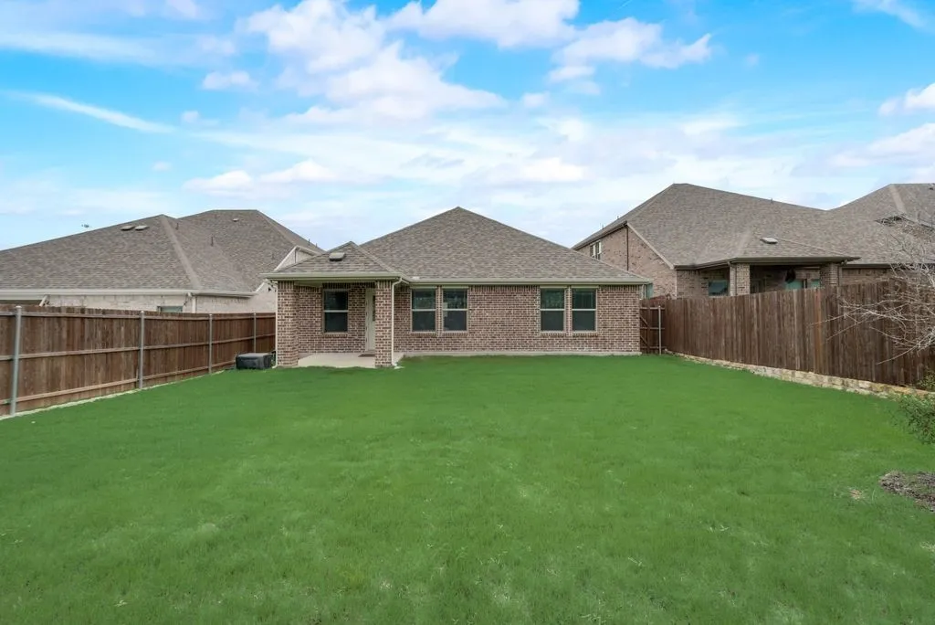 Single Family Residence For Rent in Collin County , 214 Stonehollow Way, Melissa, Texas 75454, 4 Bedroom, 3 Bathroom, 2 Garage spaces, 2,270 Sqft, built in 2020, mls#21334877, Real Estate Agent in Melissa, Homes For Rent in Collin county, Homes For Rent in Melissa, Realtor in Melissa Texas, Real Estate Brokerage Independent Realty Texas, Luminita Cordes Realtor