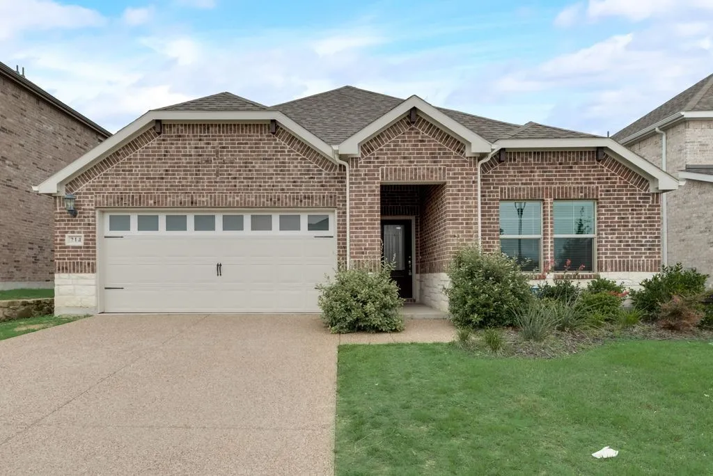 Single Family Residence For Rent in Collin County , 214 Stonehollow Way, Melissa, Texas 75454, 4 Bedroom, 3 Bathroom, 2 Garage spaces, 2,270 Sqft, built in 2020, mls#21334877, Real Estate Agent in Melissa, Homes For Rent in Collin county, Homes For Rent in Melissa, Realtor in Melissa Texas, Real Estate Brokerage Independent Realty Texas, Luminita Cordes Realtor