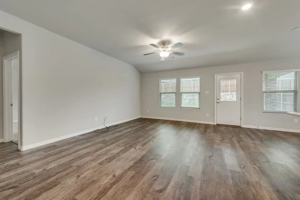 Single Family Residence For Rent in Collin County , 214 Stonehollow Way, Melissa, Texas 75454, 4 Bedroom, 3 Bathroom, 2 Garage spaces, 2,270 Sqft, built in 2020, mls#21334877, Real Estate Agent in Melissa, Homes For Rent in Collin county, Homes For Rent in Melissa, Realtor in Melissa Texas, Real Estate Brokerage Independent Realty Texas, Luminita Cordes Realtor