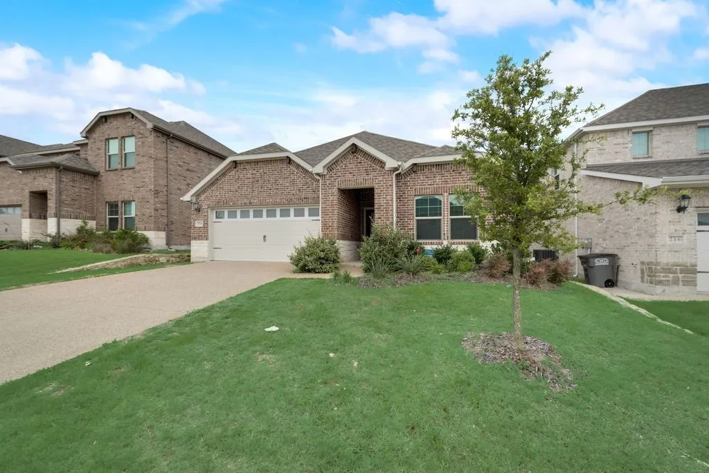 Single Family Residence For Rent in Collin County , 214 Stonehollow Way, Melissa, Texas 75454, 4 Bedroom, 3 Bathroom, 2 Garage spaces, 2,270 Sqft, built in 2020, mls#21334877, Real Estate Agent in Melissa, Homes For Rent in Collin county, Homes For Rent in Melissa, Realtor in Melissa Texas, Real Estate Brokerage Independent Realty Texas, Luminita Cordes Realtor