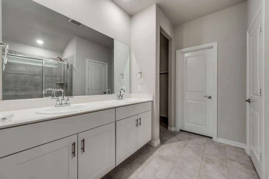 Single Family Residence For Rent in Collin County , 214 Stonehollow Way, Melissa, Texas 75454, 4 Bedroom, 3 Bathroom, 2 Garage spaces, 2,270 Sqft, built in 2020, mls#21334877, Real Estate Agent in Melissa, Homes For Rent in Collin county, Homes For Rent in Melissa, Realtor in Melissa Texas, Real Estate Brokerage Independent Realty Texas, Luminita Cordes Realtor
