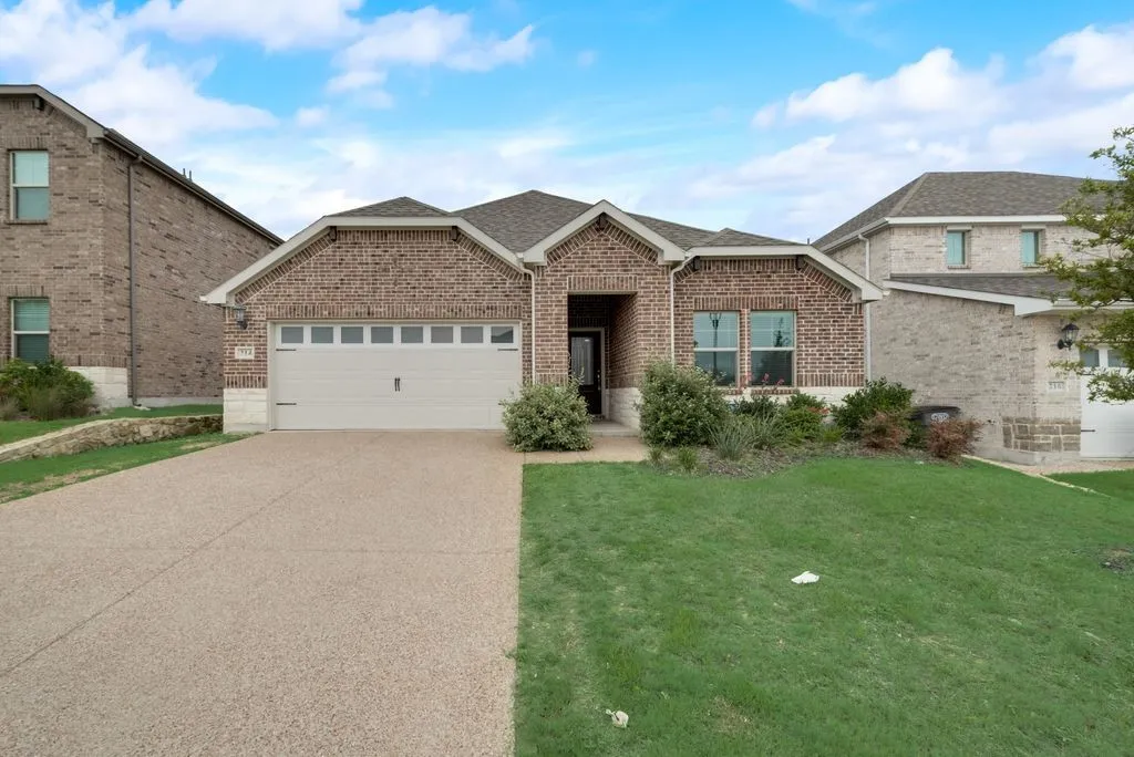 Single Family Residence For Rent in Collin County , 214 Stonehollow Way, Melissa, Texas 75454, 4 Bedroom, 3 Bathroom, 2 Garage spaces, 2,270 Sqft, built in 2020, mls#21334877, Real Estate Agent in Melissa, Homes For Rent in Collin county, Homes For Rent in Melissa, Realtor in Melissa Texas, Real Estate Brokerage Independent Realty Texas, Luminita Cordes Realtor
