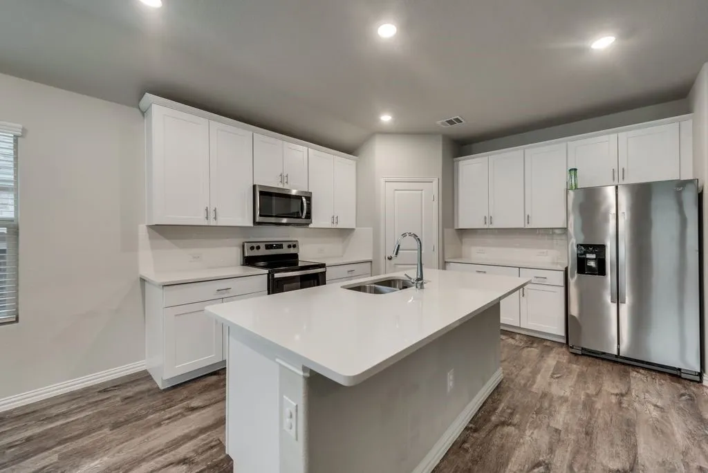 Single Family Residence For Rent in Collin County , 214 Stonehollow Way, Melissa, Texas 75454, 4 Bedroom, 3 Bathroom, 2 Garage spaces, 2,270 Sqft, built in 2020, mls#21334877, Real Estate Agent in Melissa, Homes For Rent in Collin county, Homes For Rent in Melissa, Realtor in Melissa Texas, Real Estate Brokerage Independent Realty Texas, Luminita Cordes Realtor