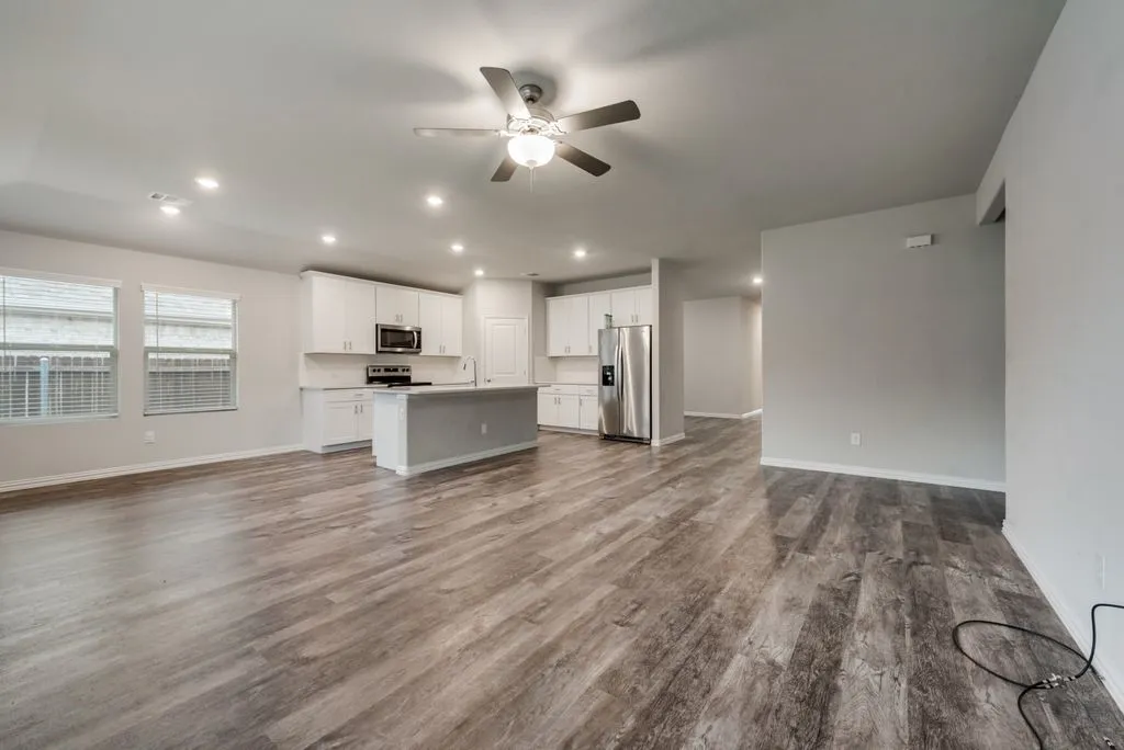 Single Family Residence For Rent in Collin County , 214 Stonehollow Way, Melissa, Texas 75454, 4 Bedroom, 3 Bathroom, 2 Garage spaces, 2,270 Sqft, built in 2020, mls#21334877, Real Estate Agent in Melissa, Homes For Rent in Collin county, Homes For Rent in Melissa, Realtor in Melissa Texas, Real Estate Brokerage Independent Realty Texas, Luminita Cordes Realtor