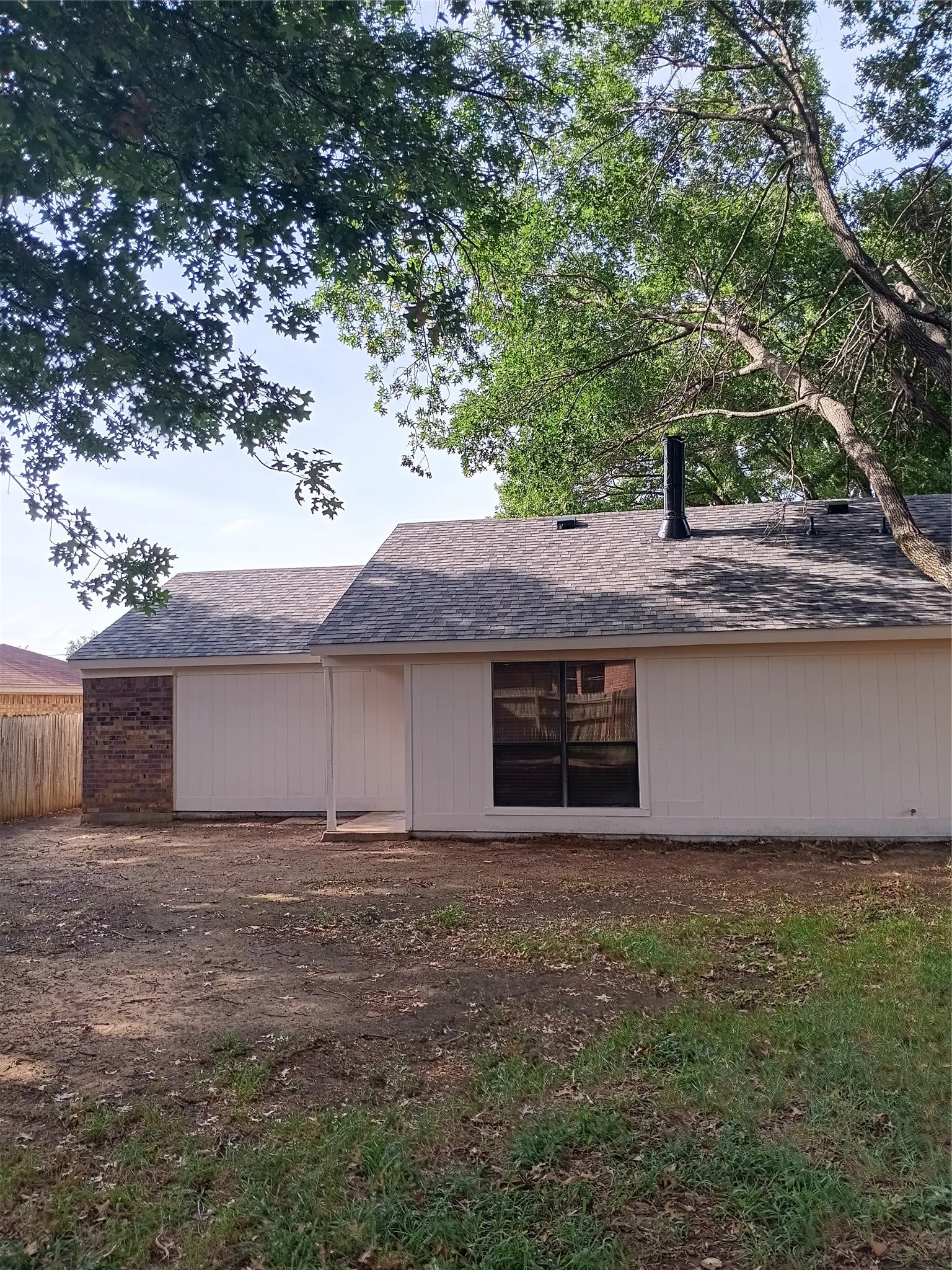 Single Family Residence For Sale in Tarrant County , 3618 Wentworth Drive, Arlington, Texas 76001, 3 Bedroom, 2 Bathroom, 2 Garage spaces, 1,116 Sqft, built in 1983, mls#21335916, Real Estate Agent in Arlington, Homes For Sale in Tarrant county, Homes For Sale in Arlington, Realtor in Arlington Texas, Real Estate Brokerage Independent Realty Texas, Luminita Cordes Realtor