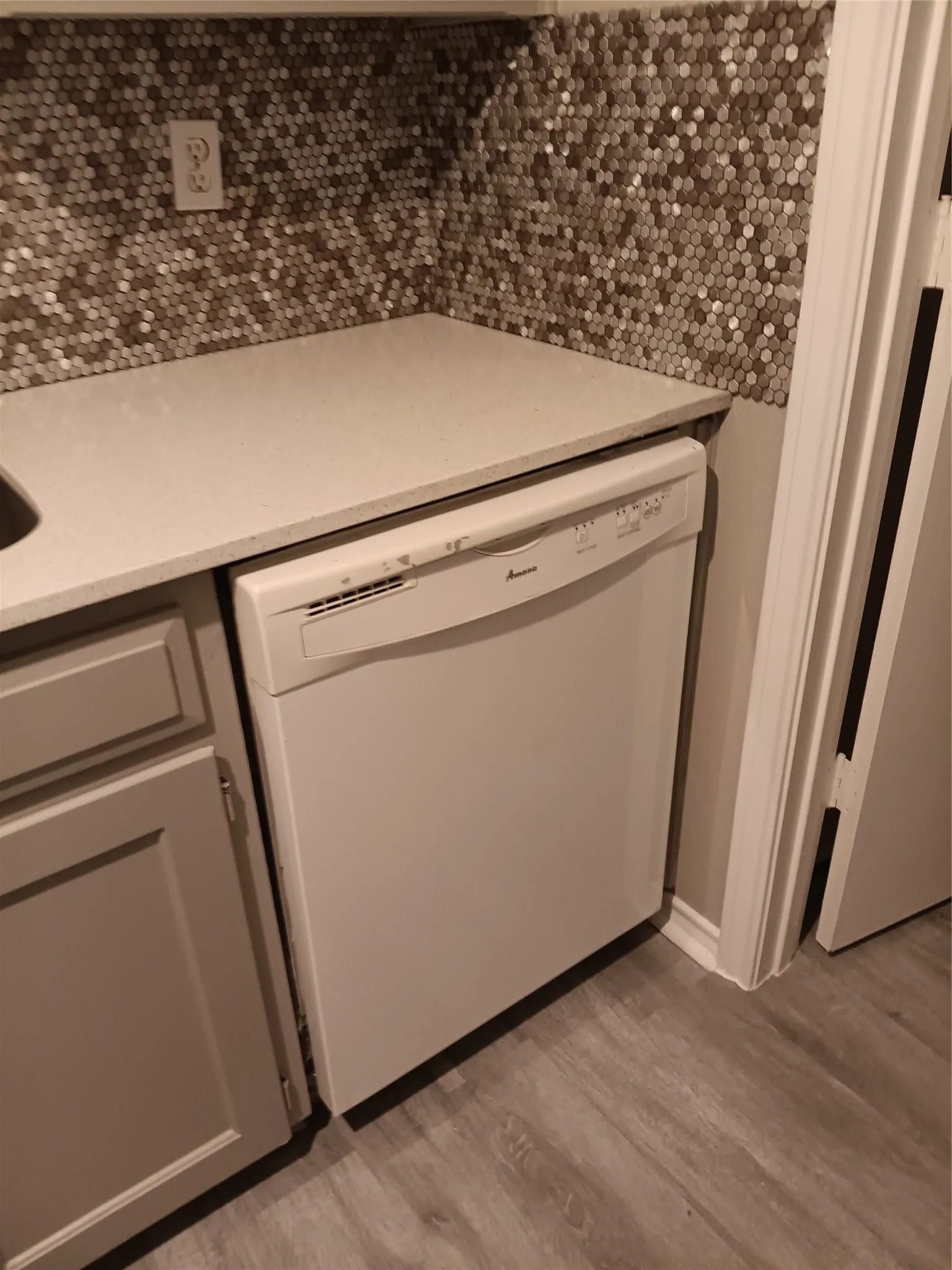 Single Family Residence For Sale in Tarrant County , 3618 Wentworth Drive, Arlington, Texas 76001, 3 Bedroom, 2 Bathroom, 2 Garage spaces, 1,116 Sqft, built in 1983, mls#21335916, Real Estate Agent in Arlington, Homes For Sale in Tarrant county, Homes For Sale in Arlington, Realtor in Arlington Texas, Real Estate Brokerage Independent Realty Texas, Luminita Cordes Realtor