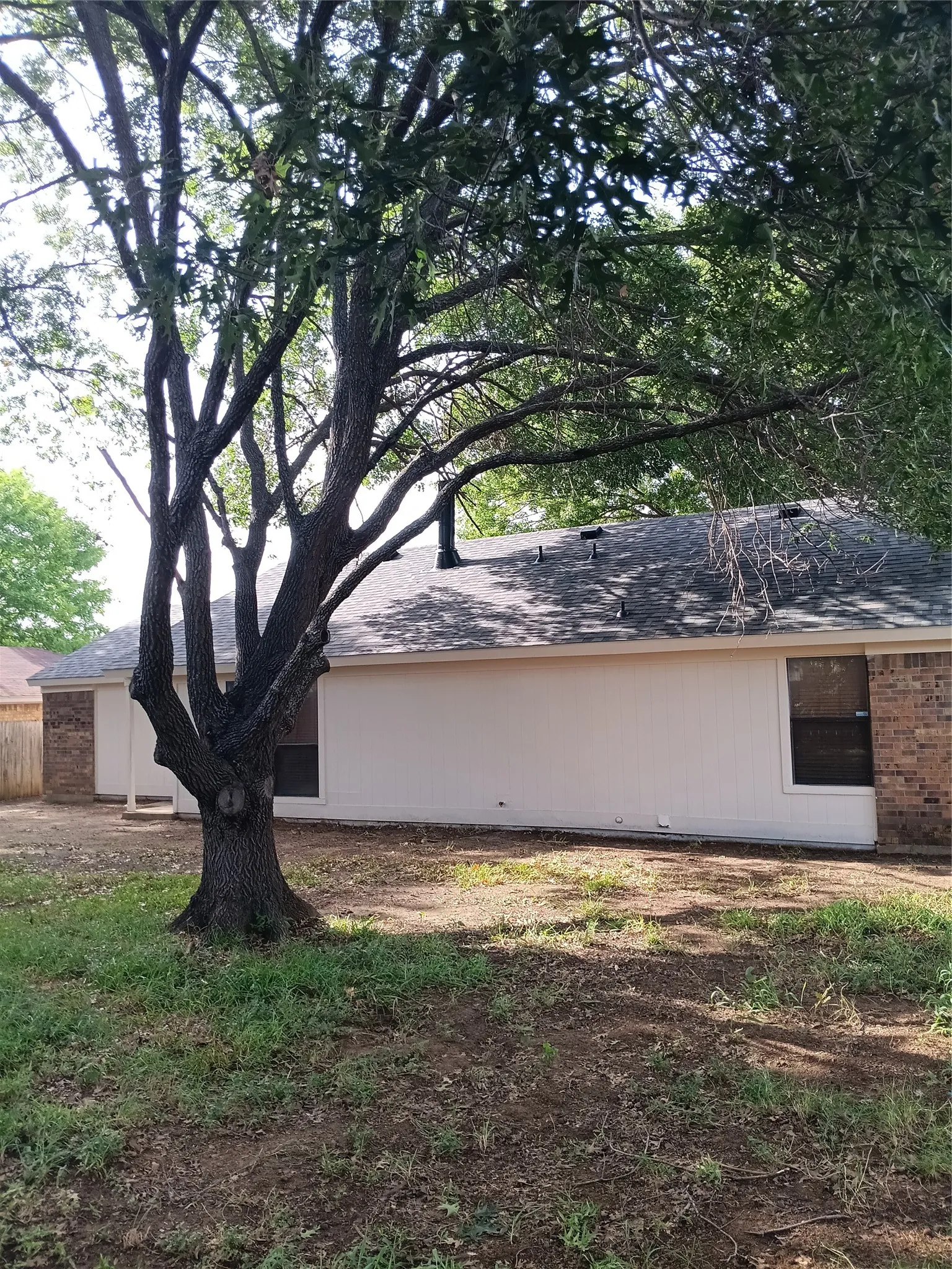 Single Family Residence For Sale in Tarrant County , 3618 Wentworth Drive, Arlington, Texas 76001, 3 Bedroom, 2 Bathroom, 2 Garage spaces, 1,116 Sqft, built in 1983, mls#21335916, Real Estate Agent in Arlington, Homes For Sale in Tarrant county, Homes For Sale in Arlington, Realtor in Arlington Texas, Real Estate Brokerage Independent Realty Texas, Luminita Cordes Realtor