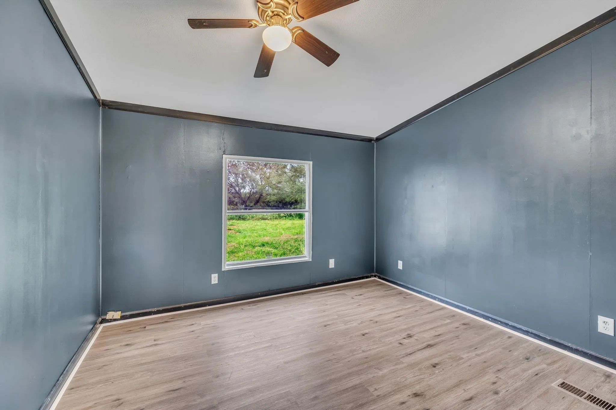 Manufactured Home For Sale in Parker County , 1350 Stephens Road, Millsap, Texas 76066, 3 Bedrooms, 2 Bathrooms, Garage spaces, 1,800 Sqft, built in 2006, Price $239,000, mls#21335933, Real Estate Agent in Millsap, Homes For Sale in Parker county, Homes For Sale in Millsap, Realtor in Millsap Texas, Real Estate Brokerage Independent Realty Texas, Luminita Cordes Realtor