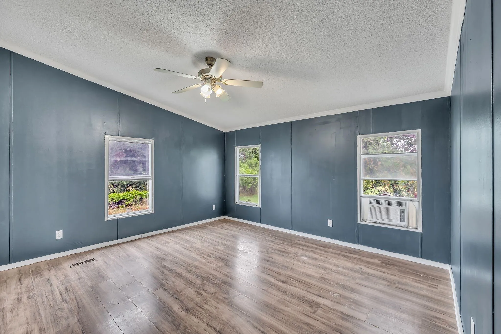 Manufactured Home For Sale in Parker County , 1350 Stephens Road, Millsap, Texas 76066, 3 Bedrooms, 2 Bathrooms, Garage spaces, 1,800 Sqft, built in 2006, Price $239,000, mls#21335933, Real Estate Agent in Millsap, Homes For Sale in Parker county, Homes For Sale in Millsap, Realtor in Millsap Texas, Real Estate Brokerage Independent Realty Texas, Luminita Cordes Realtor