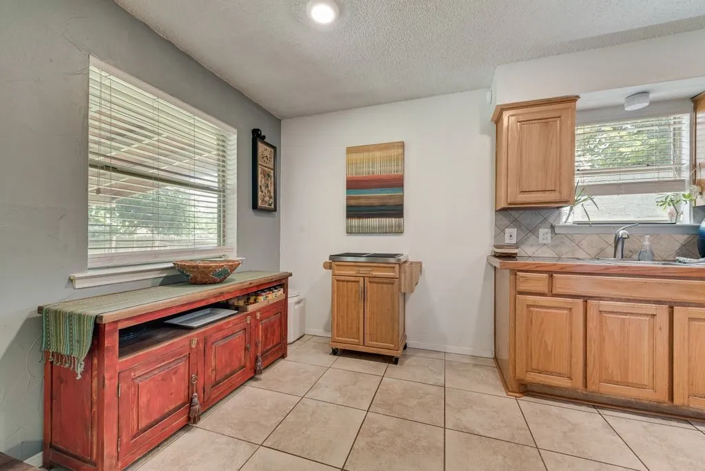 Single Family Residence For Sale in Johnson County , 802 N Spears Street, Alvarado, Texas 76009, 3 Bedroom, 2 Bathroom, 2 Garage spaces, 1,293 Sqft, built in 1989, mls#21331684, Real Estate Agent in Alvarado, Homes For Sale in Johnson county, Homes For Sale in Alvarado, Realtor in Alvarado Texas, Real Estate Brokerage Independent Realty Texas, Luminita Cordes Realtor