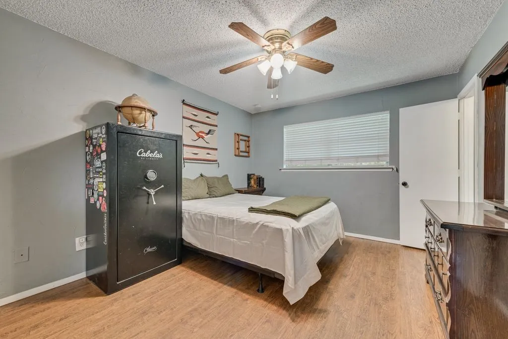 Single Family Residence For Sale in Johnson County , 802 N Spears Street, Alvarado, Texas 76009, 3 Bedroom, 2 Bathroom, 2 Garage spaces, 1,293 Sqft, built in 1989, mls#21331684, Real Estate Agent in Alvarado, Homes For Sale in Johnson county, Homes For Sale in Alvarado, Realtor in Alvarado Texas, Real Estate Brokerage Independent Realty Texas, Luminita Cordes Realtor