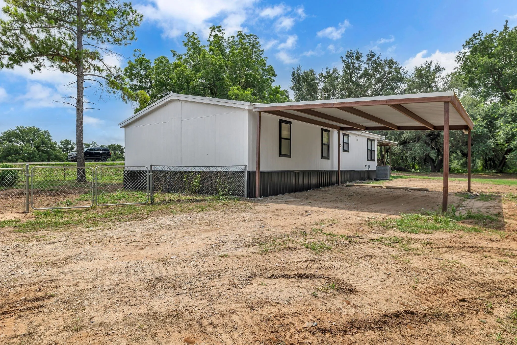 Manufactured Home For Sale in Parker County , 7110 FM 1189, Weatherford, Texas 76439, 3 Bedroom, 2 Bathroom, Garage spaces, 1,217 Sqft, built in 1993, mls#21335941, Real Estate Agent in Weatherford, Homes For Sale in Parker county, Homes For Sale in Weatherford, Realtor in Weatherford Texas, Real Estate Brokerage Independent Realty Texas, Luminita Cordes Realtor