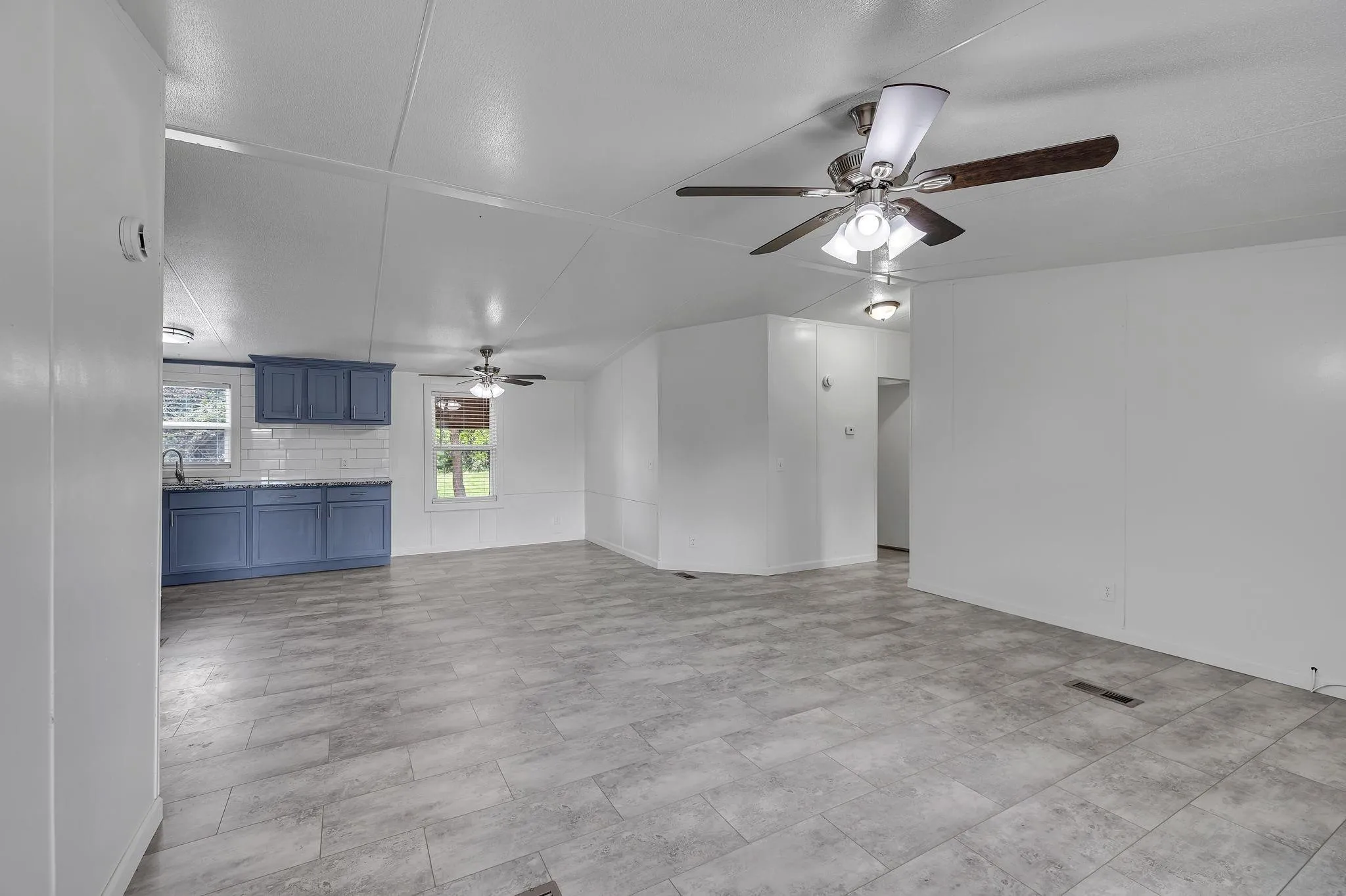 Manufactured Home For Sale in Parker County , 7110 FM 1189, Weatherford, Texas 76439, 3 Bedroom, 2 Bathroom, Garage spaces, 1,217 Sqft, built in 1993, mls#21335941, Real Estate Agent in Weatherford, Homes For Sale in Parker county, Homes For Sale in Weatherford, Realtor in Weatherford Texas, Real Estate Brokerage Independent Realty Texas, Luminita Cordes Realtor