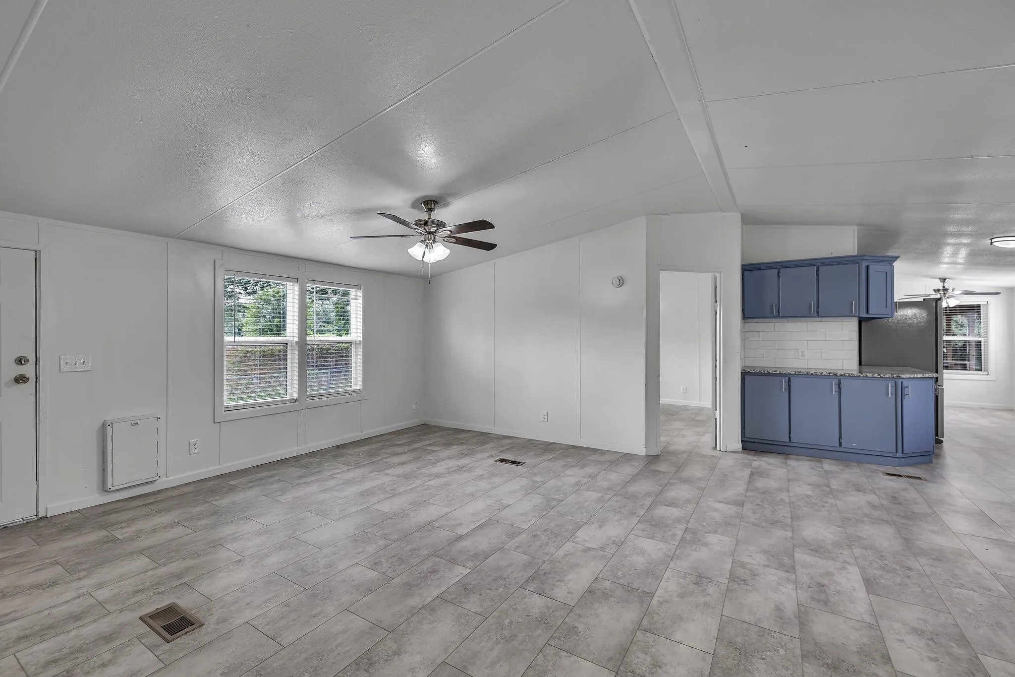 Manufactured Home For Sale in Parker County , 7110 FM 1189, Weatherford, Texas 76439, 3 Bedroom, 2 Bathroom, Garage spaces, 1,217 Sqft, built in 1993, mls#21335941, Real Estate Agent in Weatherford, Homes For Sale in Parker county, Homes For Sale in Weatherford, Realtor in Weatherford Texas, Real Estate Brokerage Independent Realty Texas, Luminita Cordes Realtor