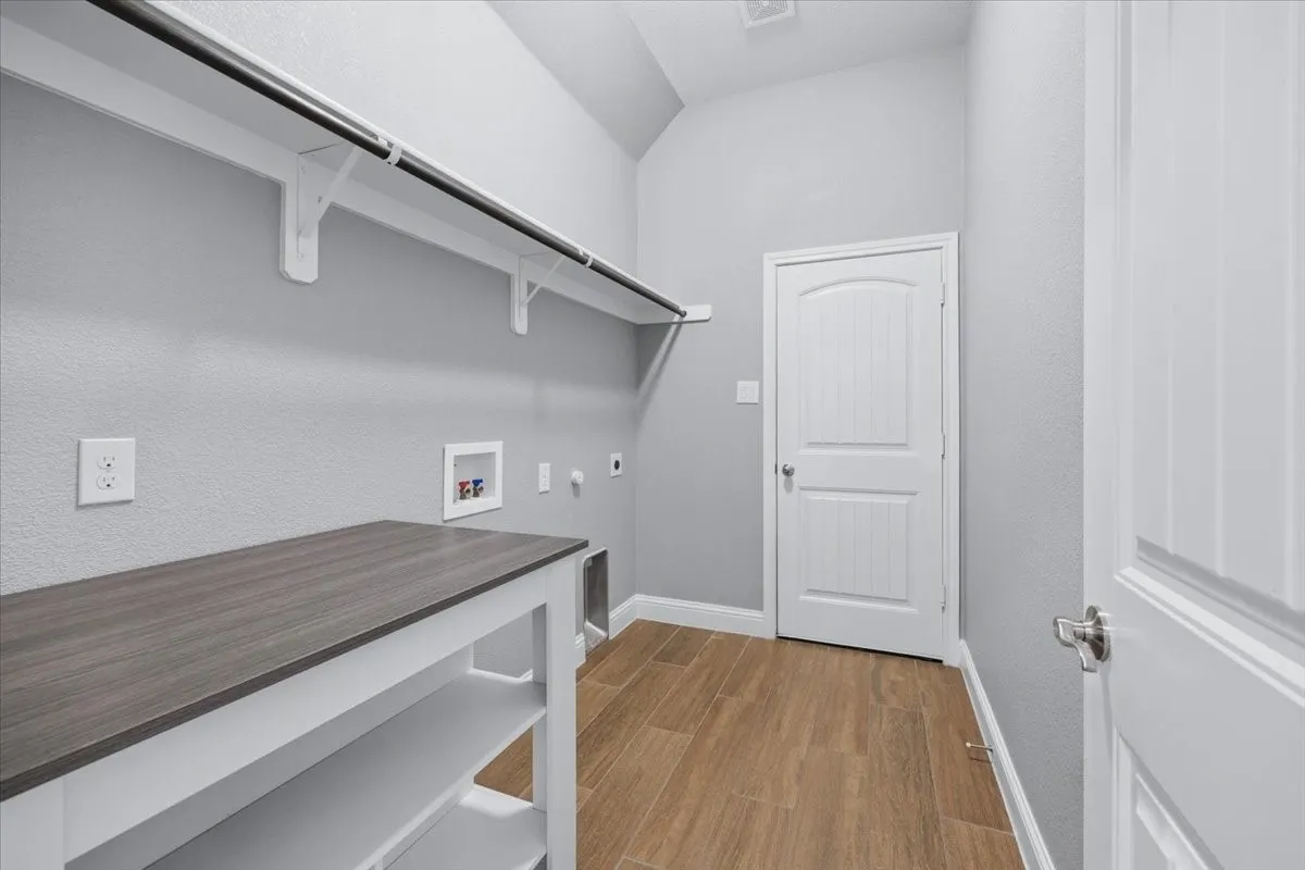 Single Family Residence For Sale in Tarrant County , 6028 Trail Driver Court, Fort Worth, Texas 76123, 3 Bedroom, 2 Bathroom, 2 Garage spaces, 2,306 Sqft, built in 2019, mls#21334769, Real Estate Agent in Fort Worth, Homes For Sale in Tarrant county, Homes For Sale in Fort Worth, Realtor in Fort Worth Texas, Real Estate Brokerage Independent Realty Texas, Luminita Cordes Realtor