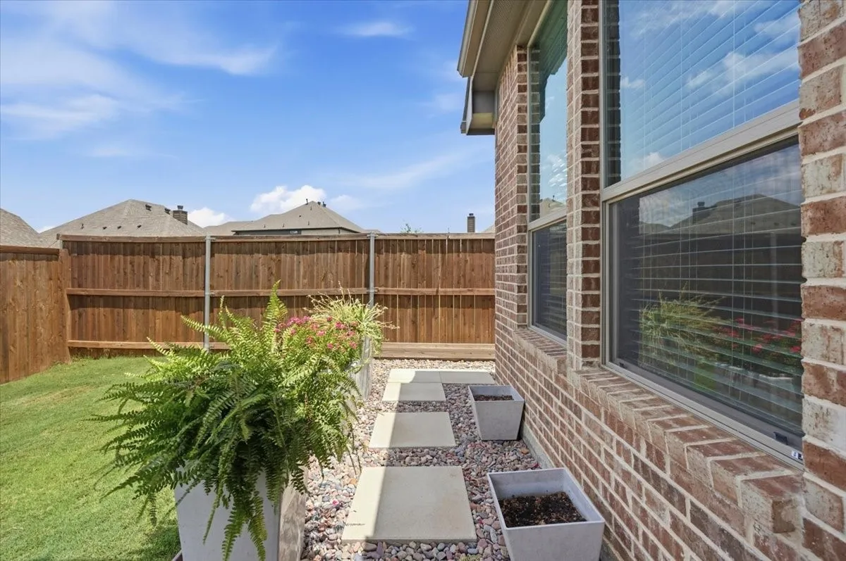 Single Family Residence For Sale in Tarrant County , 6028 Trail Driver Court, Fort Worth, Texas 76123, 3 Bedroom, 2 Bathroom, 2 Garage spaces, 2,306 Sqft, built in 2019, mls#21334769, Real Estate Agent in Fort Worth, Homes For Sale in Tarrant county, Homes For Sale in Fort Worth, Realtor in Fort Worth Texas, Real Estate Brokerage Independent Realty Texas, Luminita Cordes Realtor