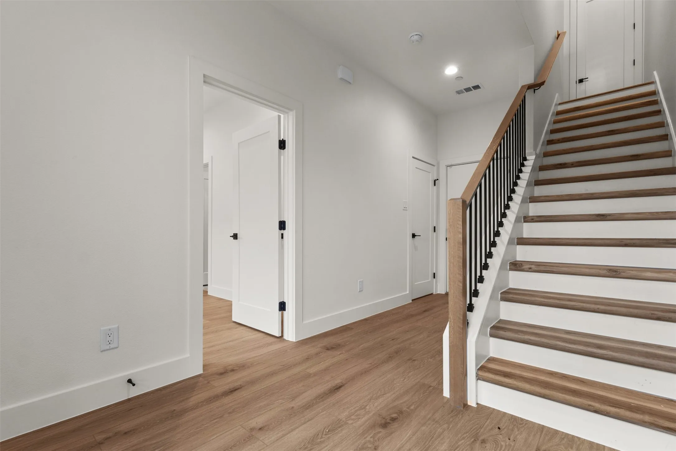 Townhouse For Rent in Dallas County , 2203 Hondo Avenue 202, Dallas, Texas 75219, 3 Bedrooms, 4 Bathrooms, 2 Garage spaces, 2,440 Sqft, built in 2025, Price $3,700, mls#21335959, Real Estate Agent in Dallas, Homes For Rent in Dallas county, Homes For Rent in Dallas, Realtor in Dallas Texas, Real Estate Brokerage Independent Realty Texas, Luminita Cordes Realtor