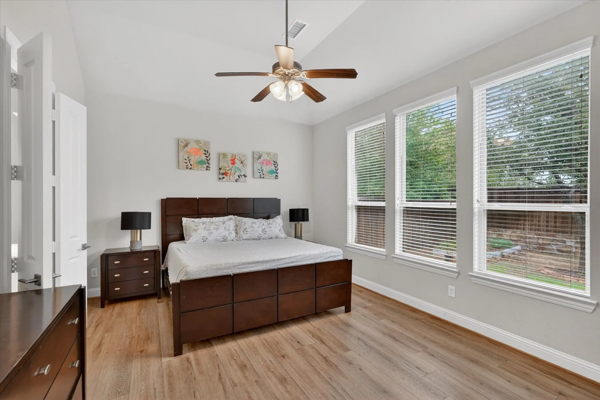 Single Family Residence For Sale in Dallas County , 7359 Clementine Drive, Irving, Texas 75063, 4 Bedroom, 4 Bathroom, 2 Garage spaces, 3,485 Sqft, built in 2015, mls#21330875, Real Estate Agent in Irving, Homes For Sale in Dallas county, Homes For Sale in Irving, Realtor in Irving Texas, Real Estate Brokerage Independent Realty Texas, Luminita Cordes Realtor