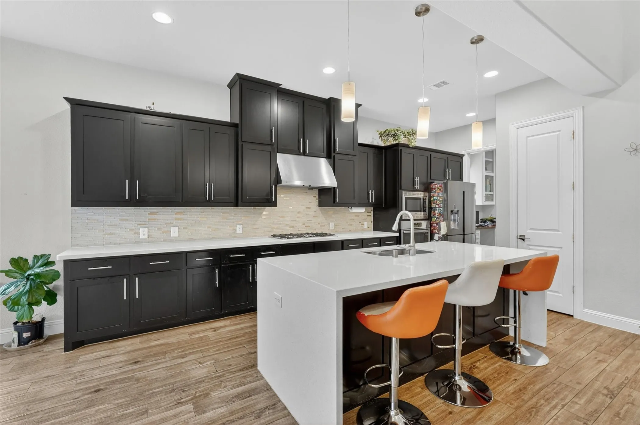 Single Family Residence For Sale in Dallas County , 7359 Clementine Drive, Irving, Texas 75063, 4 Bedroom, 4 Bathroom, 2 Garage spaces, 3,485 Sqft, built in 2015, mls#21330875, Real Estate Agent in Irving, Homes For Sale in Dallas county, Homes For Sale in Irving, Realtor in Irving Texas, Real Estate Brokerage Independent Realty Texas, Luminita Cordes Realtor