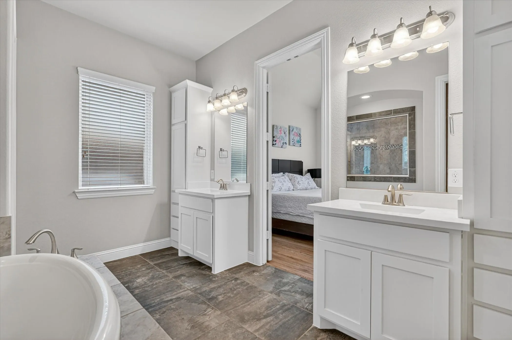 Single Family Residence For Sale in Dallas County , 7359 Clementine Drive, Irving, Texas 75063, 4 Bedroom, 4 Bathroom, 2 Garage spaces, 3,485 Sqft, built in 2015, mls#21330875, Real Estate Agent in Irving, Homes For Sale in Dallas county, Homes For Sale in Irving, Realtor in Irving Texas, Real Estate Brokerage Independent Realty Texas, Luminita Cordes Realtor