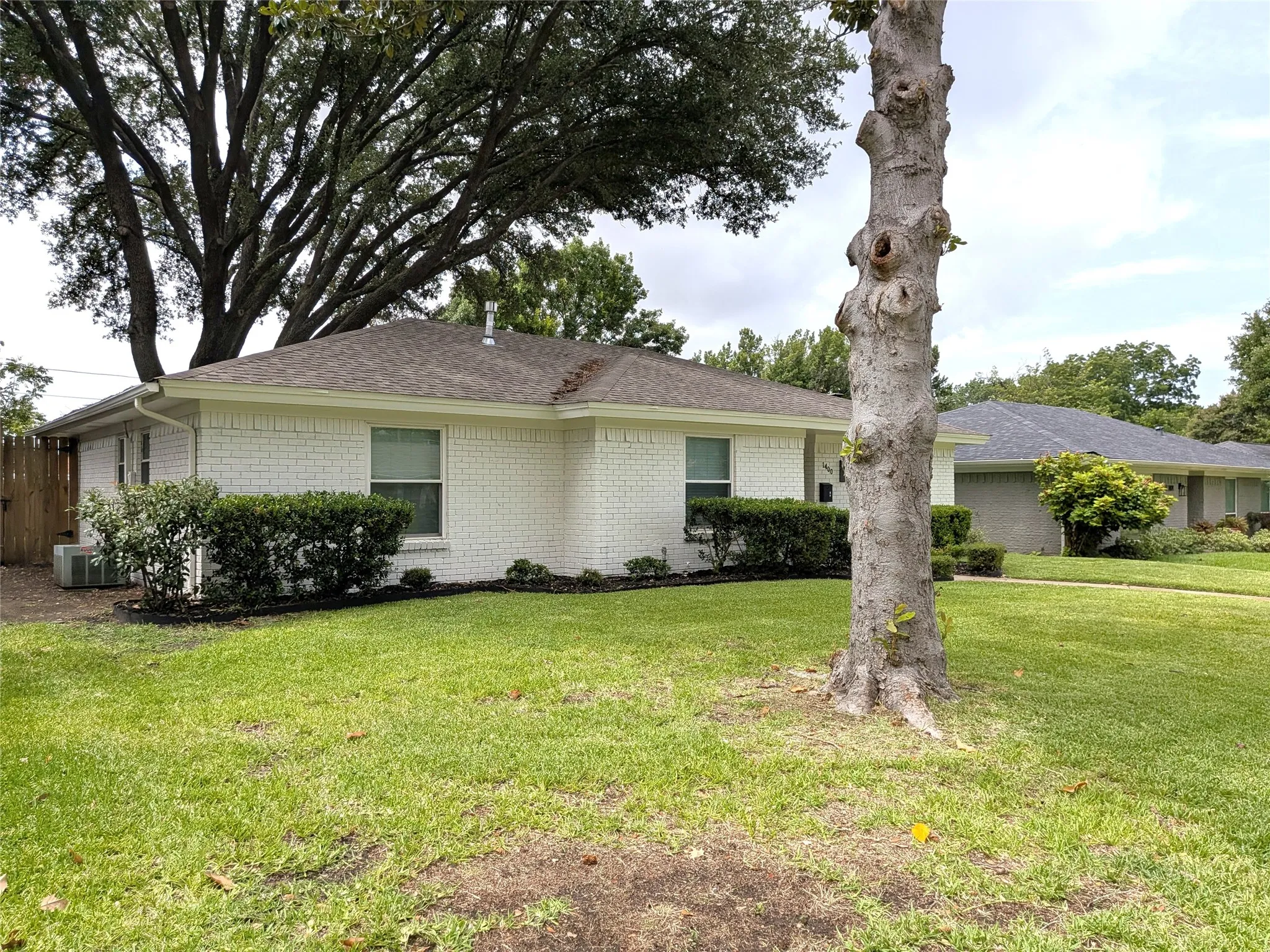 Single Family Residence For Sale in Collin County , 1400 Oakhill Drive, Plano, Texas 75075, 3 Bedroom, 2 Bathroom, 2 Garage spaces, 1,490 Sqft, built in 1963, mls#21335988, Real Estate Agent in Plano, Homes For Sale in Collin county, Homes For Sale in Plano, Realtor in Plano Texas, Real Estate Brokerage Independent Realty Texas, Luminita Cordes Realtor