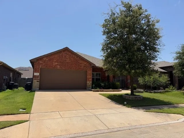 Single Family Residence For Sale in Tarrant County , 1120 Sierra Blanca Drive, Fort Worth, Texas 76028, 3 Bedroom, 2 Bathroom, 2 Garage spaces, 1,748 Sqft, built in 2015, mls#21335748, Real Estate Agent in Fort Worth, Homes For Sale in Tarrant county, Homes For Sale in Fort Worth, Realtor in Fort Worth Texas, Real Estate Brokerage Independent Realty Texas, Luminita Cordes Realtor