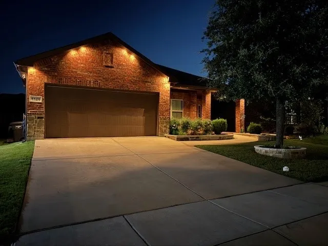 Single Family Residence For Sale in Tarrant County , 1120 Sierra Blanca Drive, Fort Worth, Texas 76028, 3 Bedroom, 2 Bathroom, 2 Garage spaces, 1,748 Sqft, built in 2015, mls#21335748, Real Estate Agent in Fort Worth, Homes For Sale in Tarrant county, Homes For Sale in Fort Worth, Realtor in Fort Worth Texas, Real Estate Brokerage Independent Realty Texas, Luminita Cordes Realtor