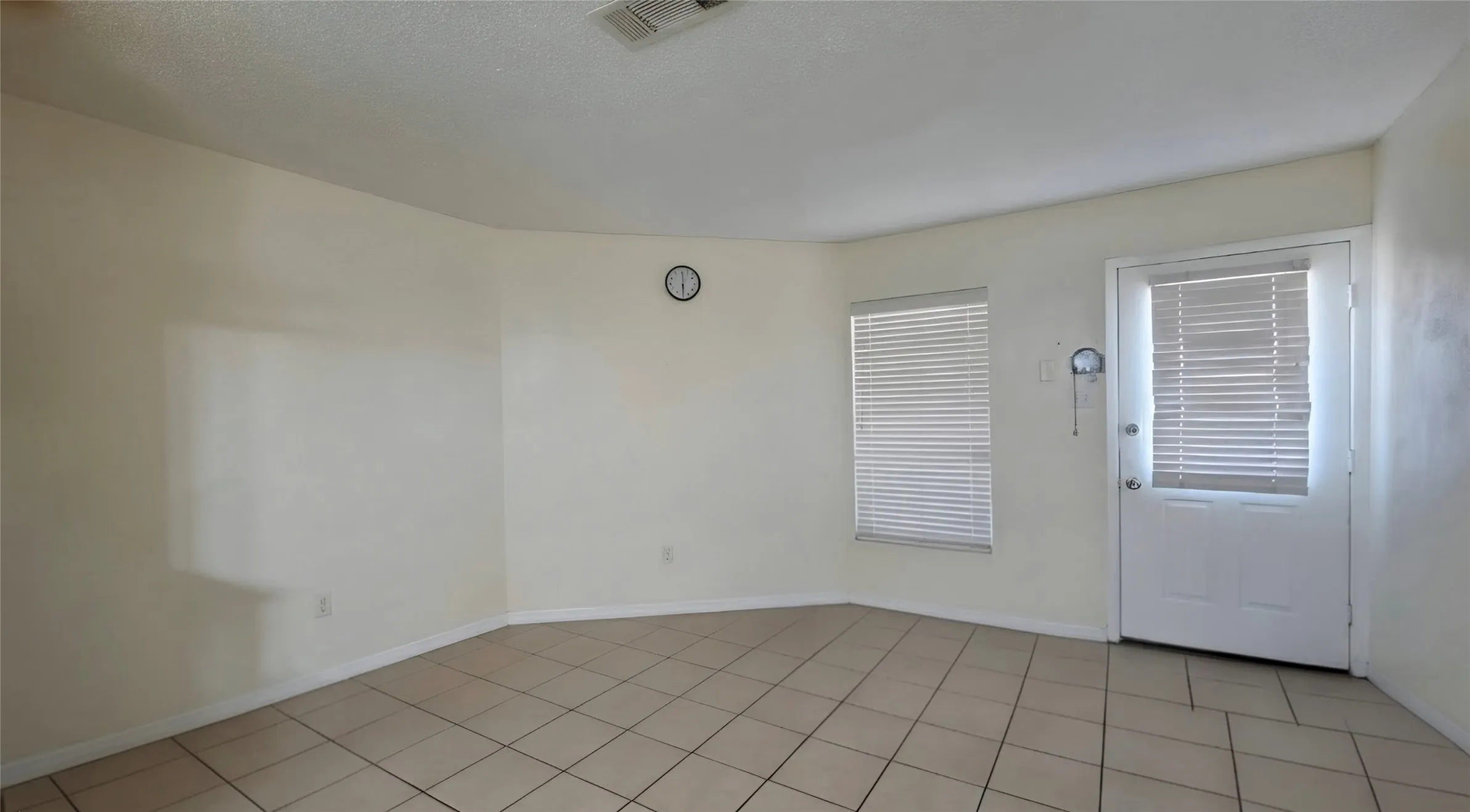 Condominium For Sale in Dallas County , 625 Carriagehouse Lane 3G, Garland, Texas 75040, 2 Bedroom, 2 Bathroom, Garage spaces, 916 Sqft, built in 1984, mls#21332334, Real Estate Agent in Garland, Homes For Sale in Dallas county, Homes For Sale in Garland, Realtor in Garland Texas, Real Estate Brokerage Independent Realty Texas, Luminita Cordes Realtor