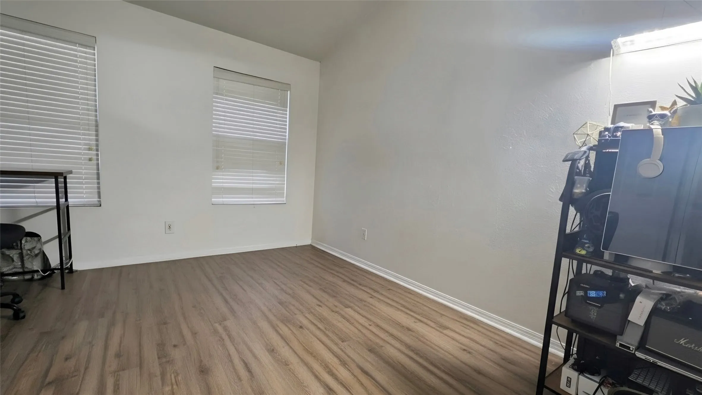 Condominium For Sale in Dallas County , 625 Carriagehouse Lane 3G, Garland, Texas 75040, 2 Bedroom, 2 Bathroom, Garage spaces, 916 Sqft, built in 1984, mls#21332334, Real Estate Agent in Garland, Homes For Sale in Dallas county, Homes For Sale in Garland, Realtor in Garland Texas, Real Estate Brokerage Independent Realty Texas, Luminita Cordes Realtor