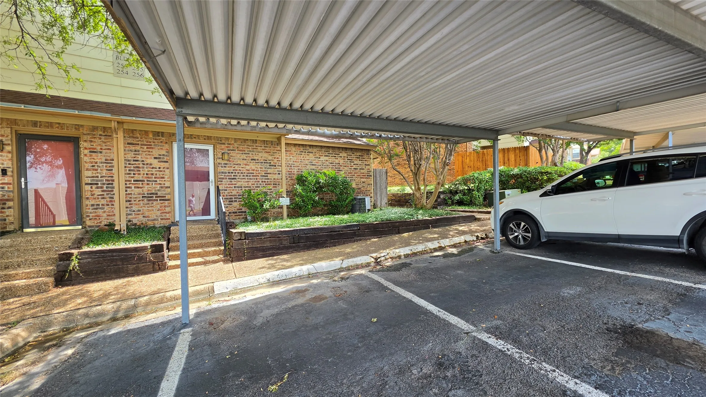 Condominium For Sale in Dallas County , 11311 Audelia Road 256, Dallas, Texas 75243, 2 Bedroom, 2 Bathroom, Garage spaces, 935 Sqft, built in 1982, mls#21333606, Real Estate Agent in Dallas, Homes For Sale in Dallas county, Homes For Sale in Dallas, Realtor in Dallas Texas, Real Estate Brokerage Independent Realty Texas, Luminita Cordes Realtor