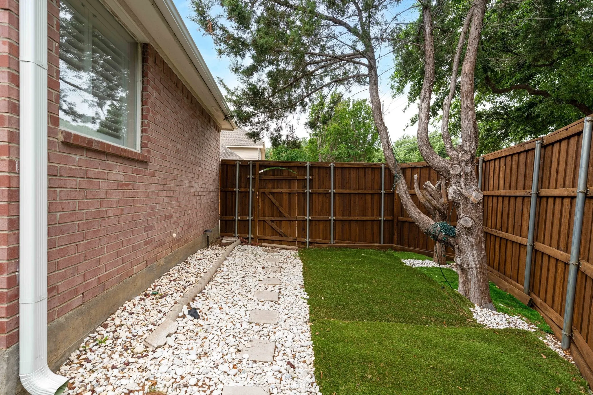 Single Family Residence For Rent in Collin County , 3413 Westway Court, Plano, Texas 75093, 3 Bedroom, 3 Bathroom, 2 Garage spaces, 2,732 Sqft, built in 1997, mls#21334371, Real Estate Agent in Plano, Homes For Rent in Collin county, Homes For Rent in Plano, Realtor in Plano Texas, Real Estate Brokerage Independent Realty Texas, Luminita Cordes Realtor
