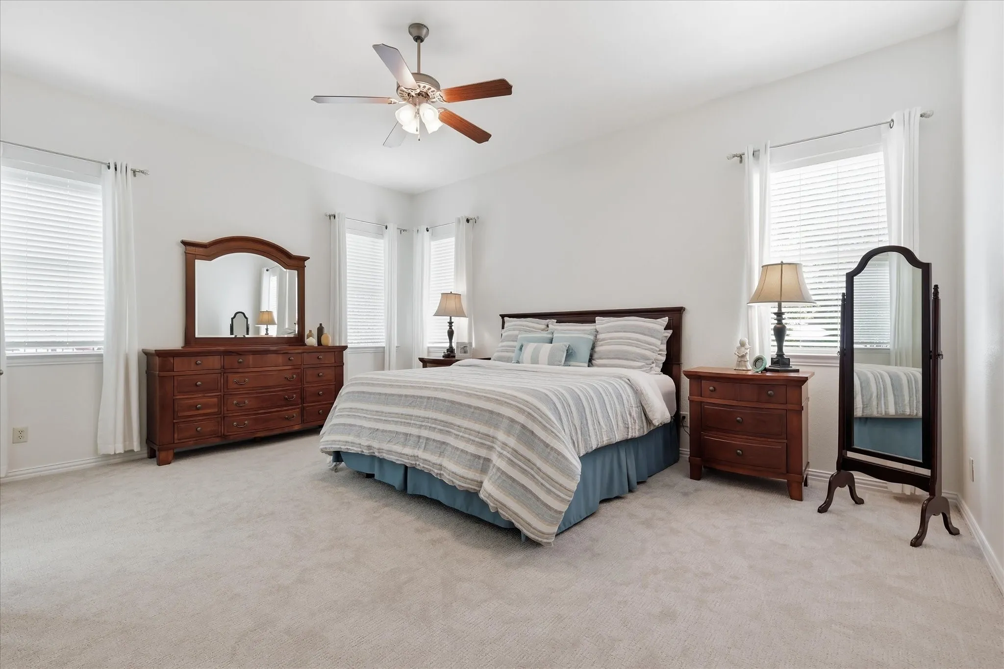 Single Family Residence For Sale in Denton County , 3016 Pottery Trail, Corinth, Texas 76210, 4 Bedroom, 3 Bathroom, 3 Garage spaces, 3,274 Sqft, built in 2004, mls#21330956, Real Estate Agent in Corinth, Homes For Sale in Denton county, Homes For Sale in Corinth, Realtor in Corinth Texas, Real Estate Brokerage Independent Realty Texas, Luminita Cordes Realtor
