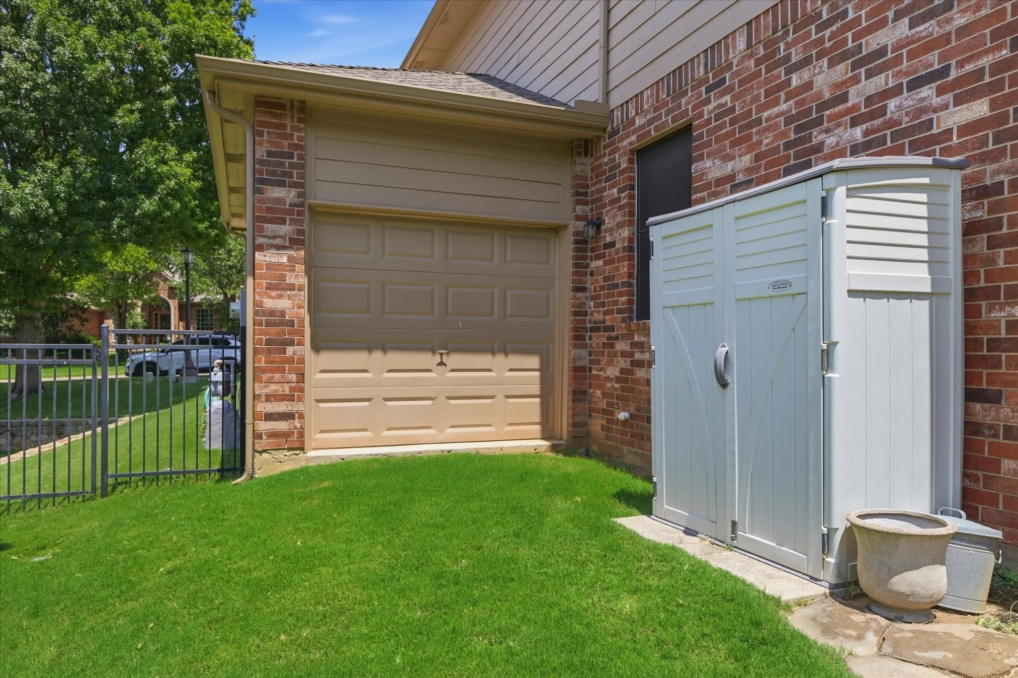 garage door to backyard
