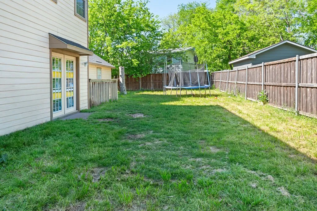 Single Family Residence For Sale in Grayson County , 487 S Waco Street, Van Alstyne, Texas 75495, 3 Bedroom, 3 Bathroom, 2 Garage spaces, 2,112 Sqft, built in 2000, mls#21336012, Real Estate Agent in Van Alstyne, Homes For Sale in Grayson county, Homes For Sale in Van Alstyne, Realtor in Van Alstyne Texas, Real Estate Brokerage Independent Realty Texas, Luminita Cordes Realtor