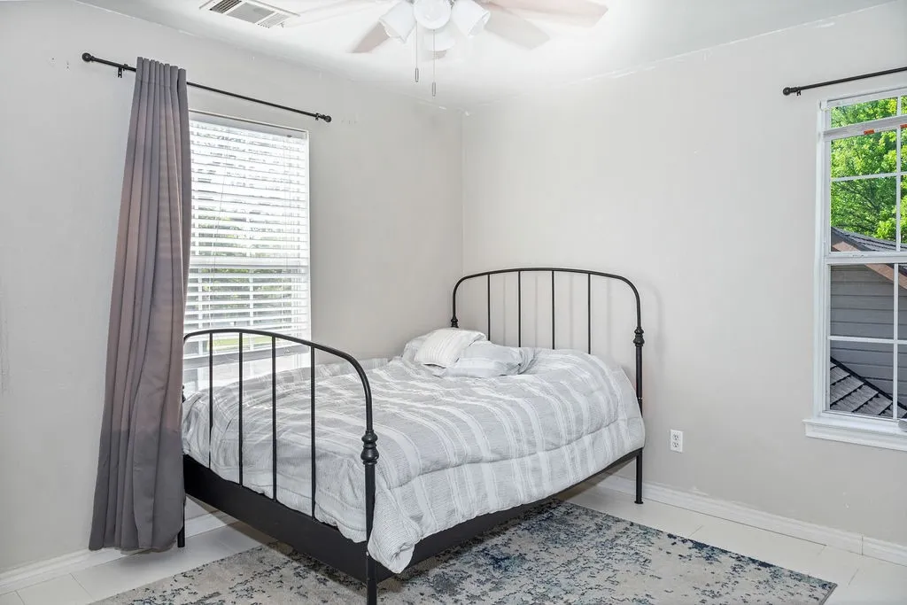 Single Family Residence For Sale in Grayson County , 487 S Waco Street, Van Alstyne, Texas 75495, 3 Bedroom, 3 Bathroom, 2 Garage spaces, 2,112 Sqft, built in 2000, mls#21336012, Real Estate Agent in Van Alstyne, Homes For Sale in Grayson county, Homes For Sale in Van Alstyne, Realtor in Van Alstyne Texas, Real Estate Brokerage Independent Realty Texas, Luminita Cordes Realtor