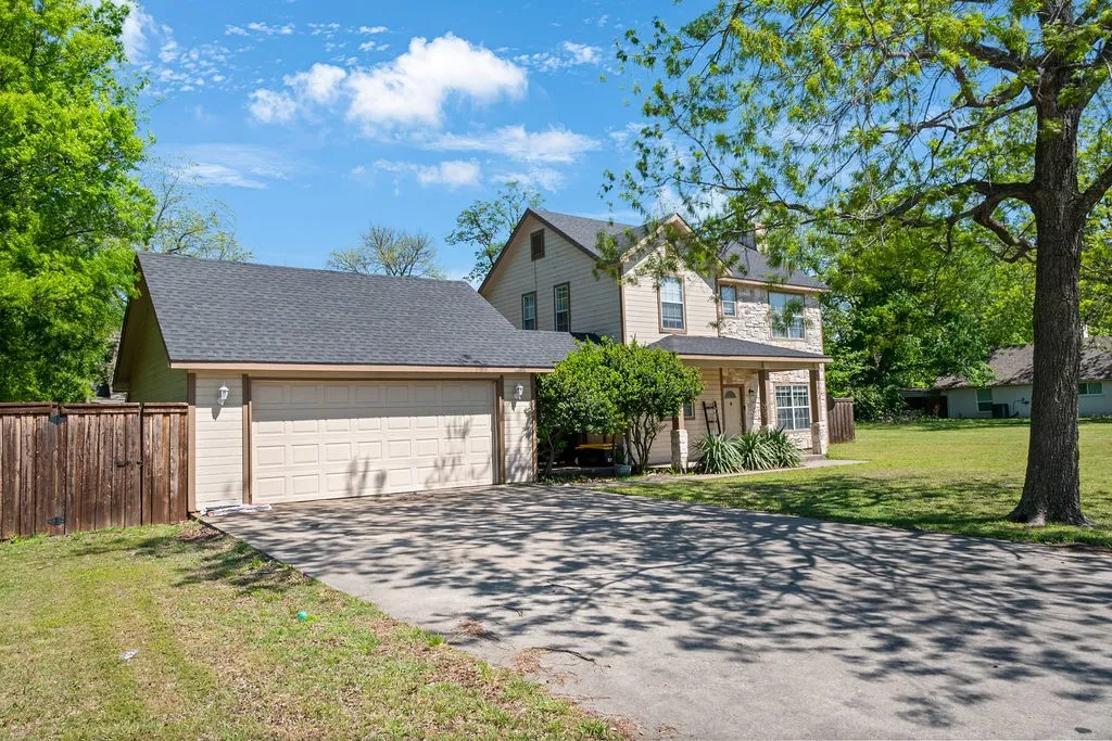 Single Family Residence For Sale in Grayson County , 487 S Waco Street, Van Alstyne, Texas 75495, 3 Bedroom, 3 Bathroom, 2 Garage spaces, 2,112 Sqft, built in 2000, mls#21336012, Real Estate Agent in Van Alstyne, Homes For Sale in Grayson county, Homes For Sale in Van Alstyne, Realtor in Van Alstyne Texas, Real Estate Brokerage Independent Realty Texas, Luminita Cordes Realtor