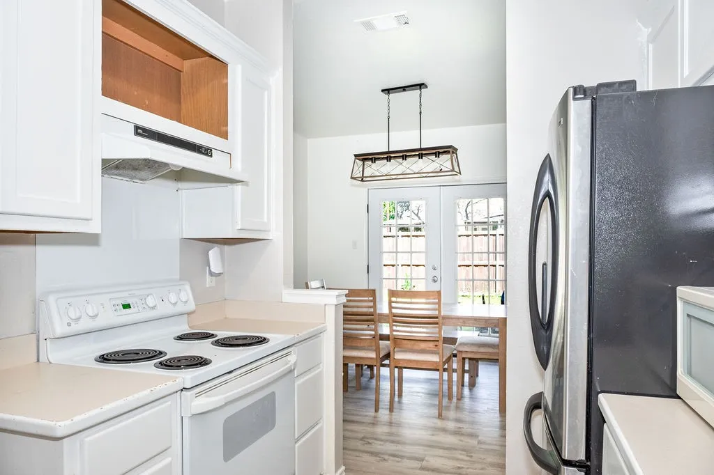 Single Family Residence For Sale in Grayson County , 487 S Waco Street, Van Alstyne, Texas 75495, 3 Bedroom, 3 Bathroom, 2 Garage spaces, 2,112 Sqft, built in 2000, mls#21336012, Real Estate Agent in Van Alstyne, Homes For Sale in Grayson county, Homes For Sale in Van Alstyne, Realtor in Van Alstyne Texas, Real Estate Brokerage Independent Realty Texas, Luminita Cordes Realtor