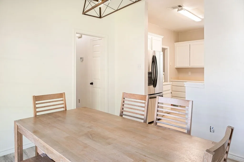 Single Family Residence For Sale in Grayson County , 487 S Waco Street, Van Alstyne, Texas 75495, 3 Bedroom, 3 Bathroom, 2 Garage spaces, 2,112 Sqft, built in 2000, mls#21336012, Real Estate Agent in Van Alstyne, Homes For Sale in Grayson county, Homes For Sale in Van Alstyne, Realtor in Van Alstyne Texas, Real Estate Brokerage Independent Realty Texas, Luminita Cordes Realtor