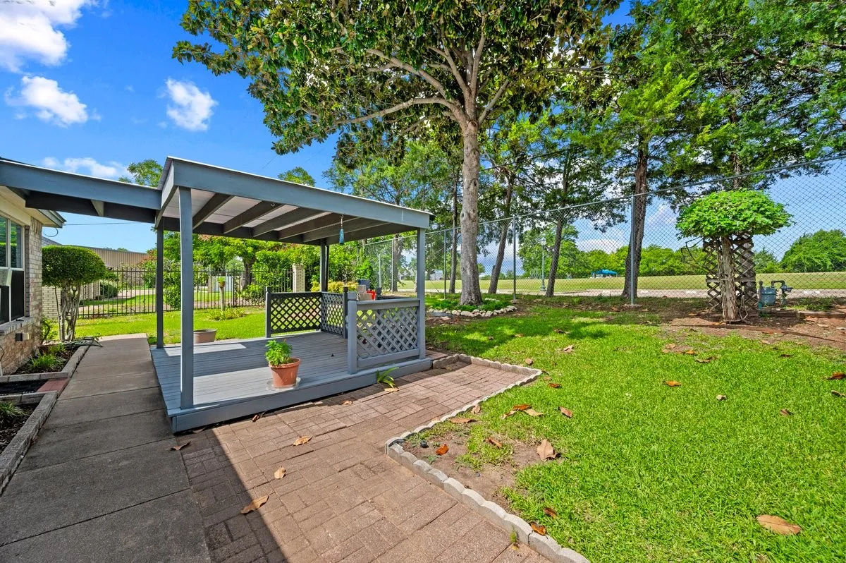 Single Family Residence For Sale in Tarrant County , 1812 Realistic Court, Bedford, Texas 76021, 2 Bedroom, 2 Bathroom, 2 Garage spaces, 1,747 Sqft, built in 1990, mls#21335974, Real Estate Agent in Bedford, Homes For Sale in Tarrant county, Homes For Sale in Bedford, Realtor in Bedford Texas, Real Estate Brokerage Independent Realty Texas, Luminita Cordes Realtor